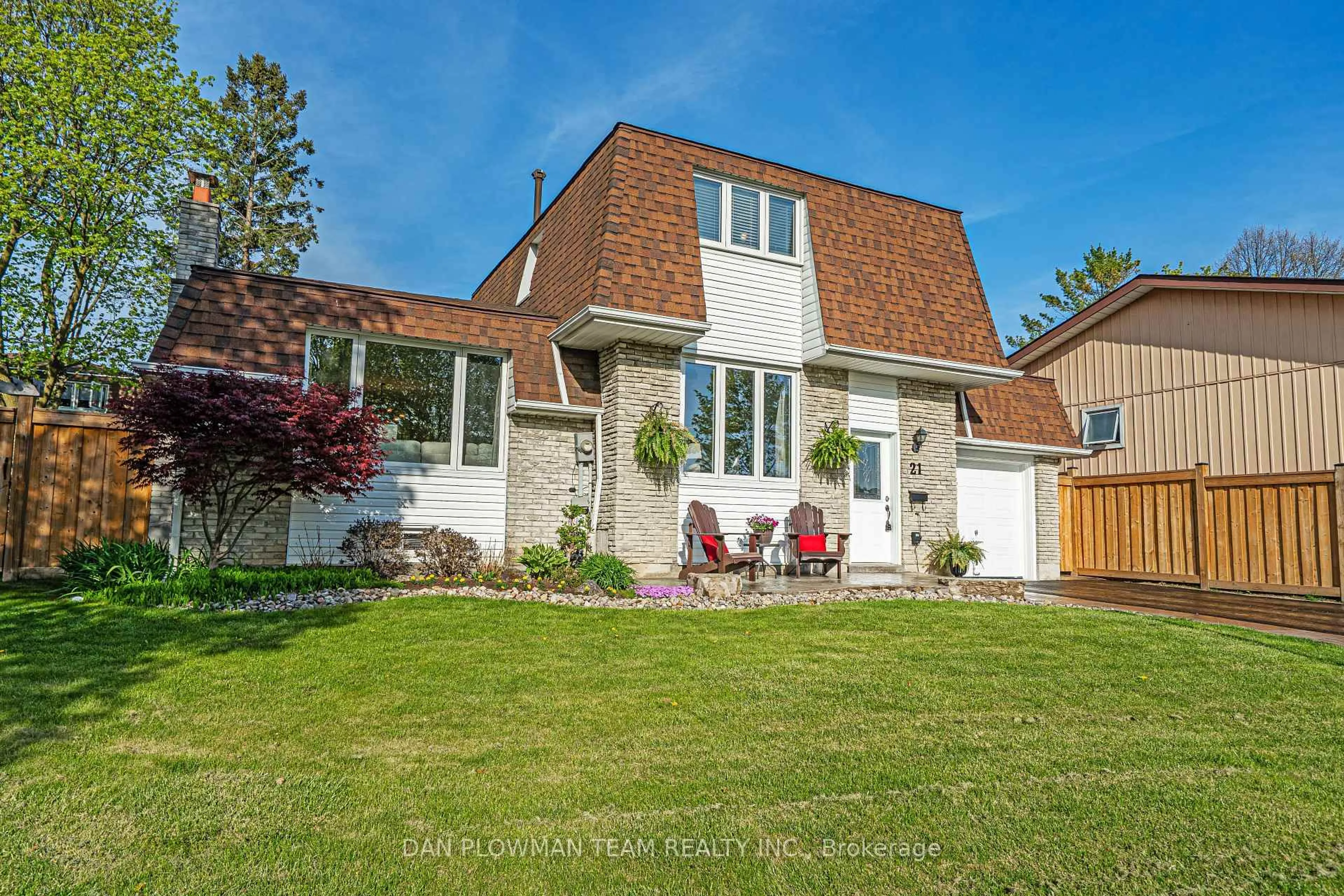 Home with brick exterior material, street for 21 Harper Crt, Whitby Ontario L1N 5X8