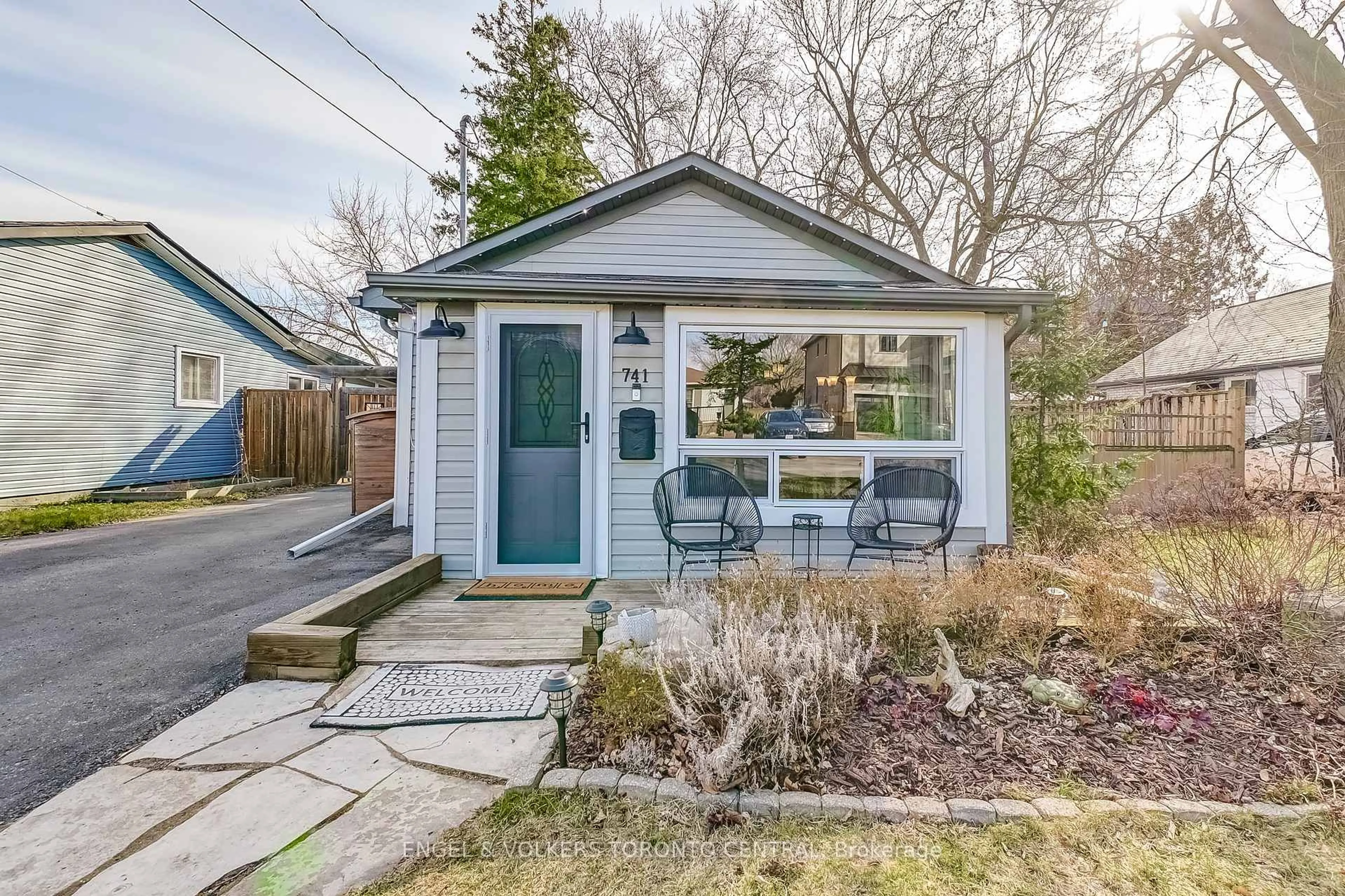 Shed for 741 Marksbury Rd, Pickering Ontario L1W 2T5