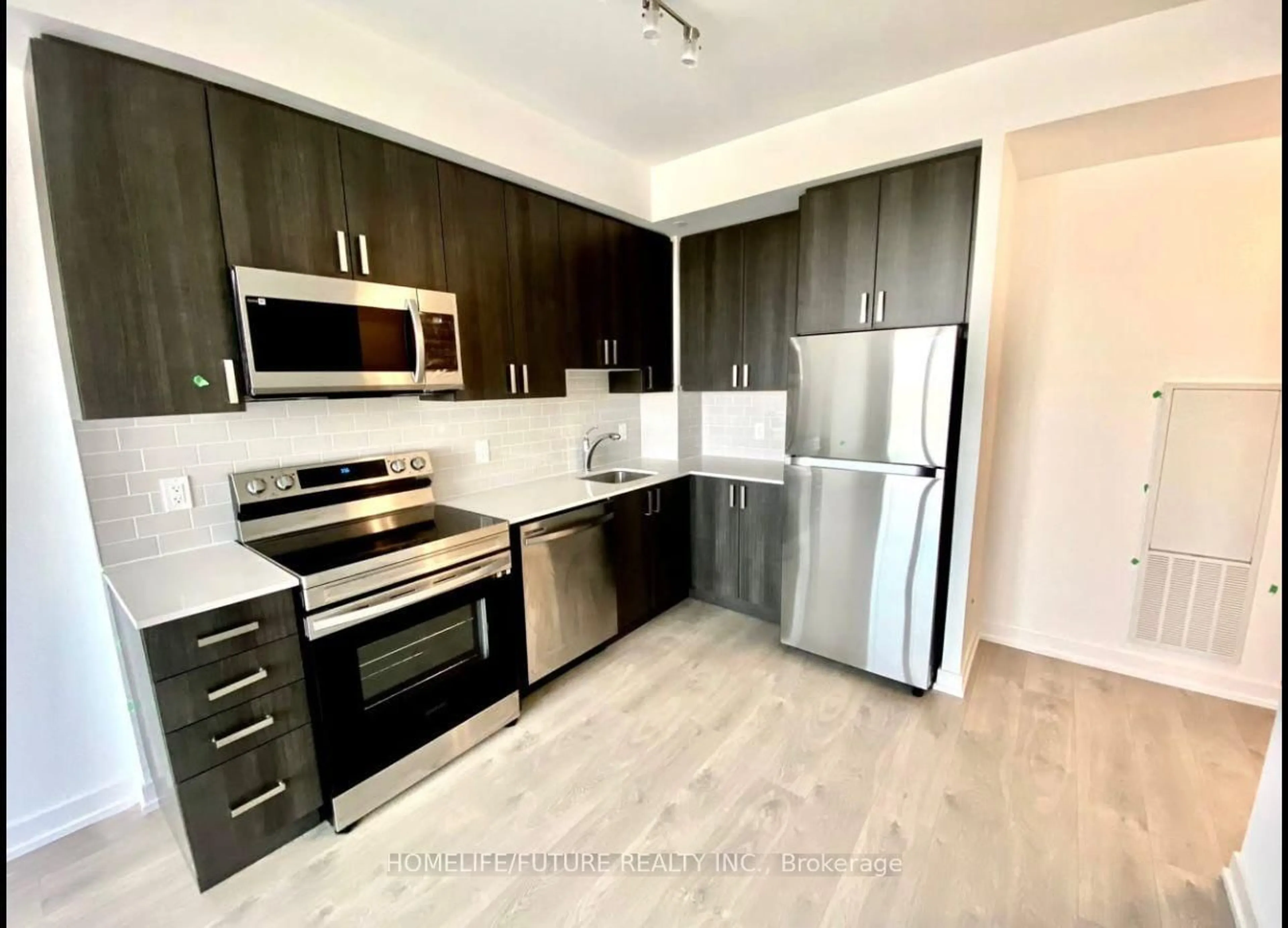 Standard kitchen, wood/laminate floor for 1480 Bayly St #1610, Pickering Ontario L1W 0C2