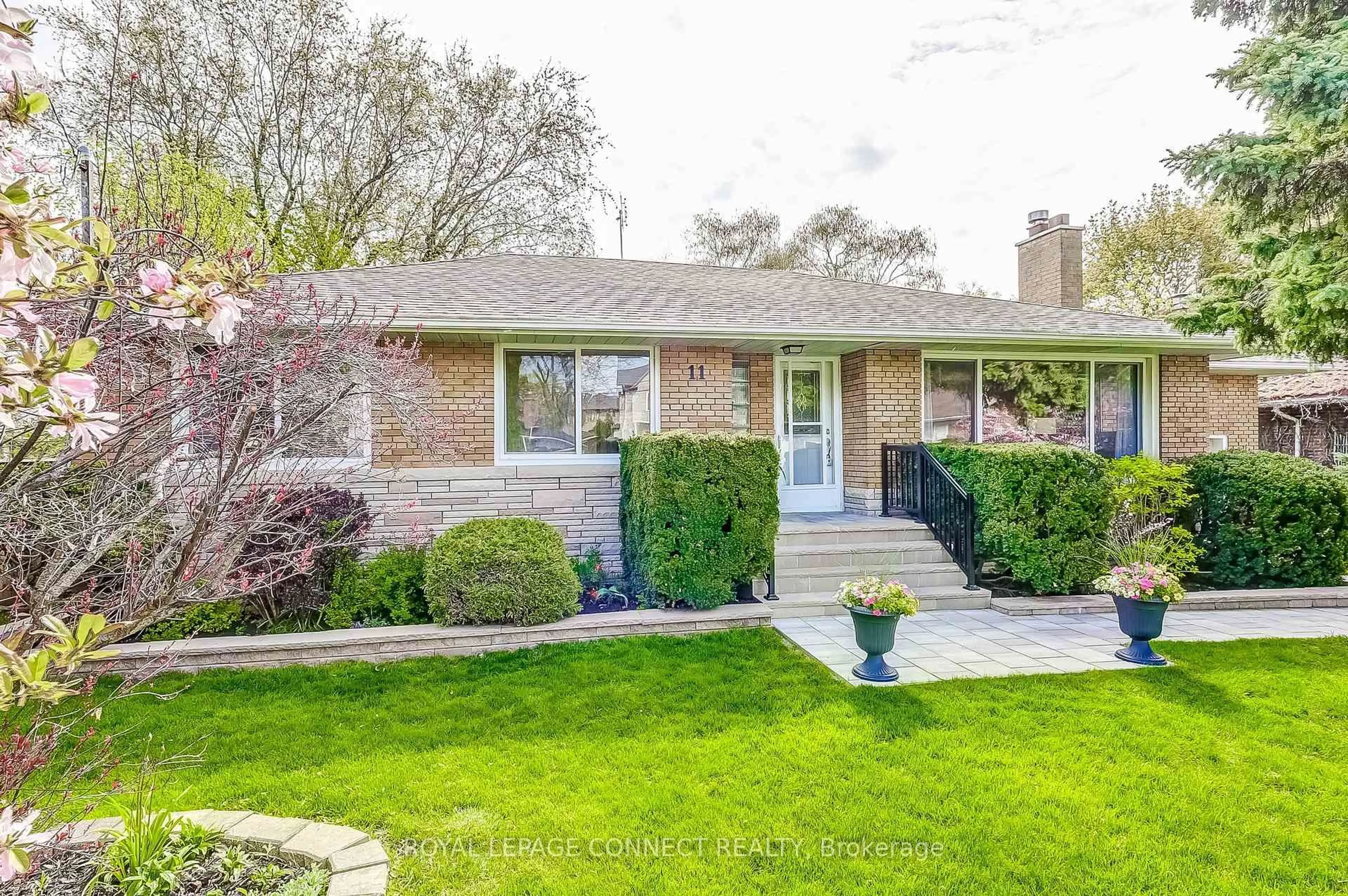Home with brick exterior material, street for 11 McNab Blvd, Toronto Ontario M1M 2W3