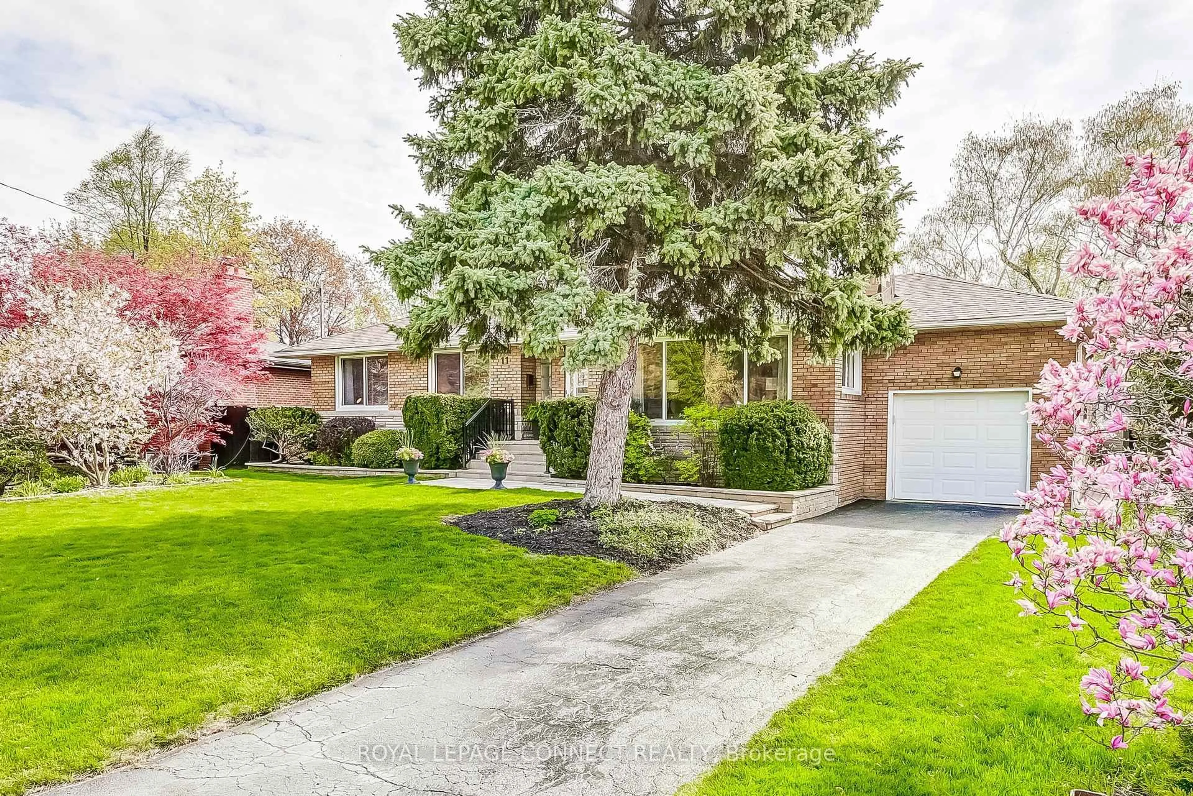 Home with brick exterior material, street for 11 McNab Blvd, Toronto Ontario M1M 2W3