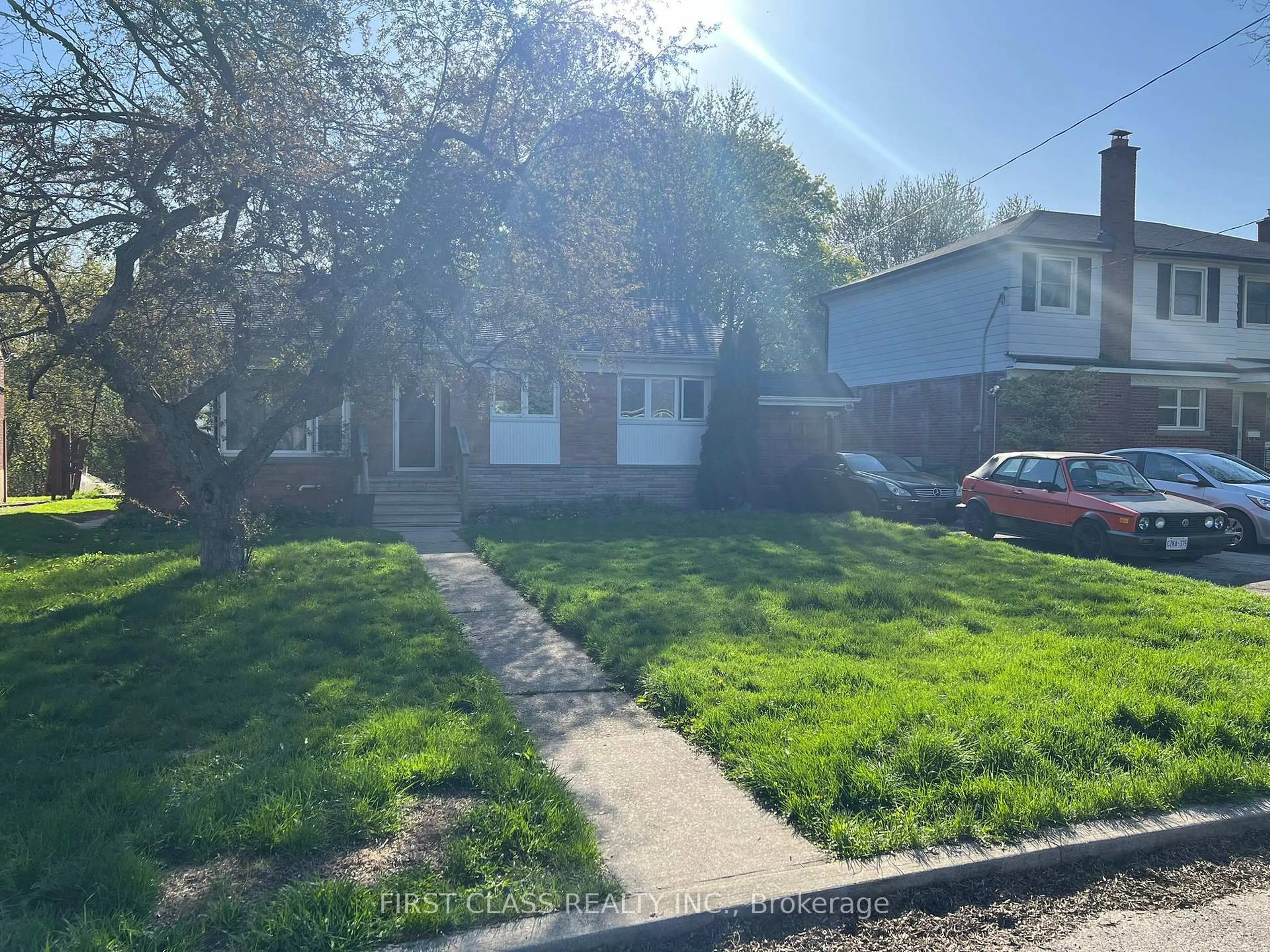 A pic from outside/outdoor area/front of a property/back of a property/a pic from drone, street for 22 Hopecrest Cres, Toronto Ontario M1K 2K4