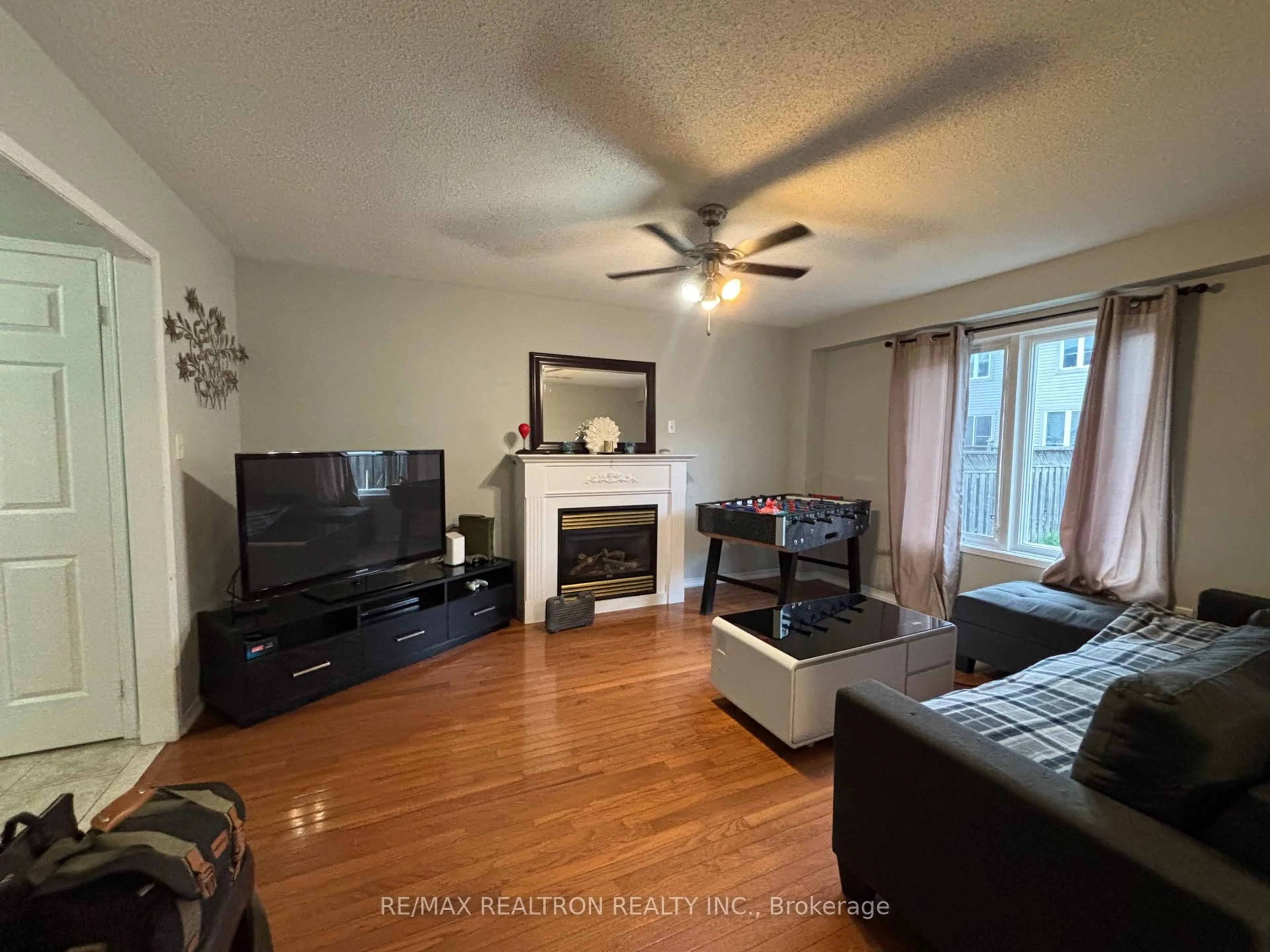Living room with furniture, wood/laminate floor for 1986 Secretariat Pl, Oshawa Ontario L1L 1C8