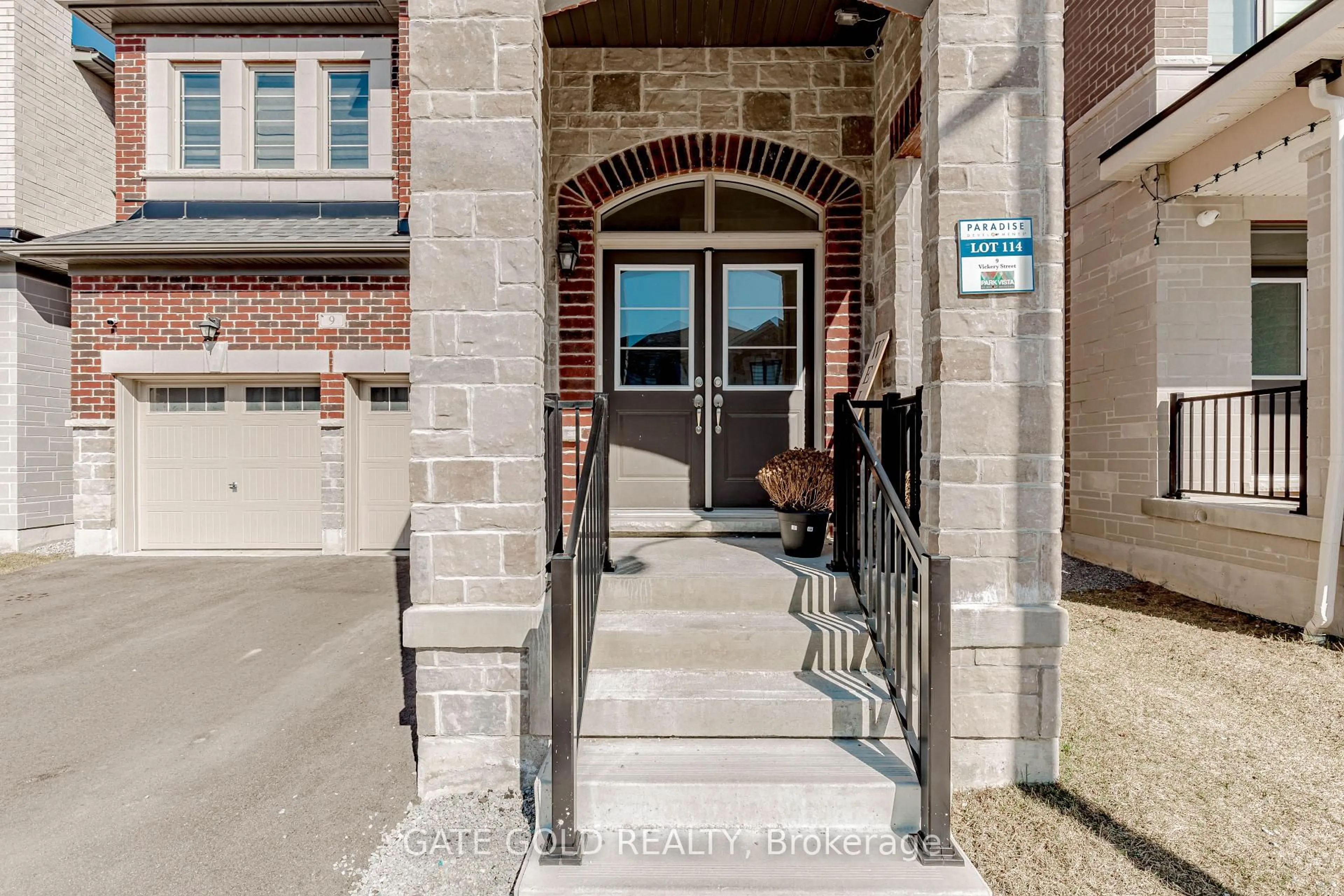 Unknown for 9 Vickery St, Whitby Ontario L1P 0L1