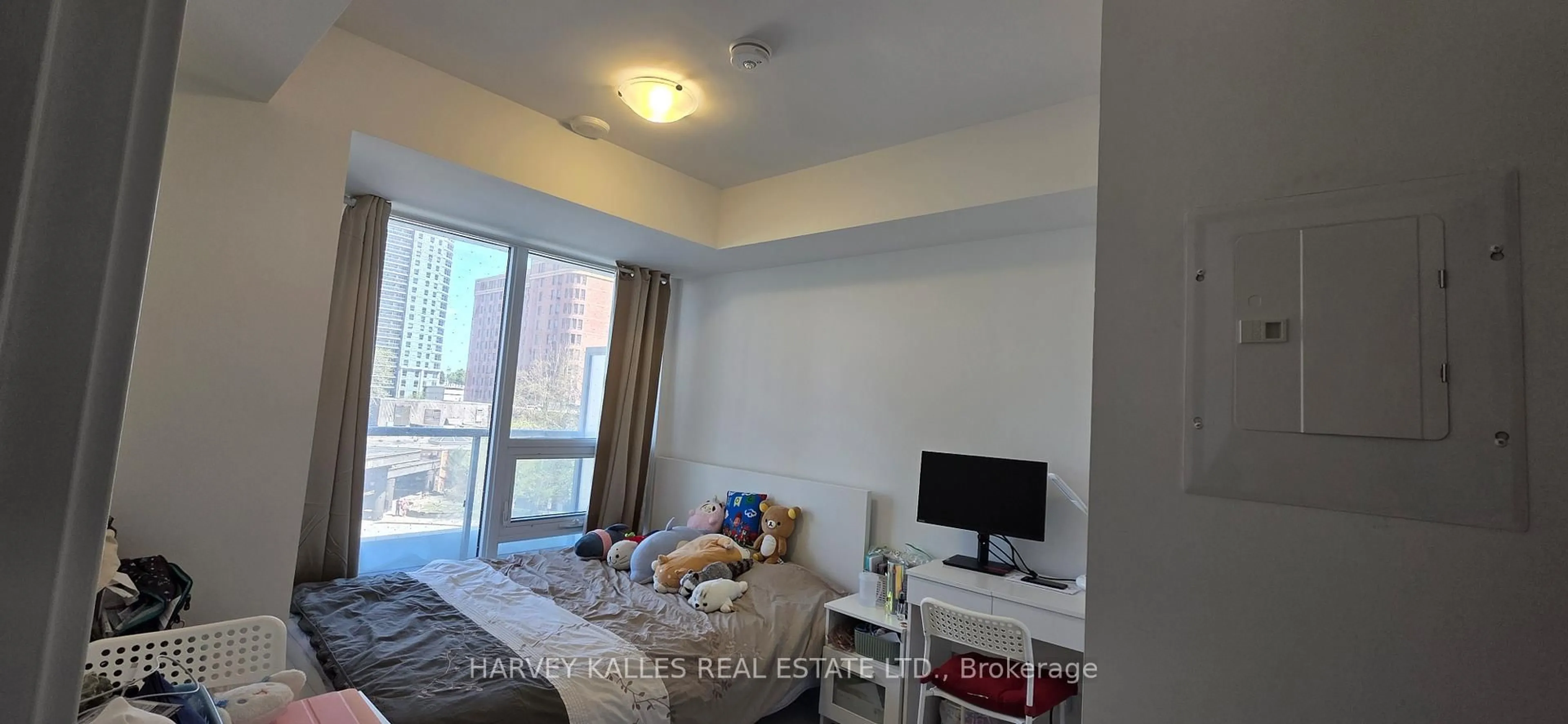 A pic of a room for 2033 Kennedy Rd #519, Toronto Ontario M1T 0B9