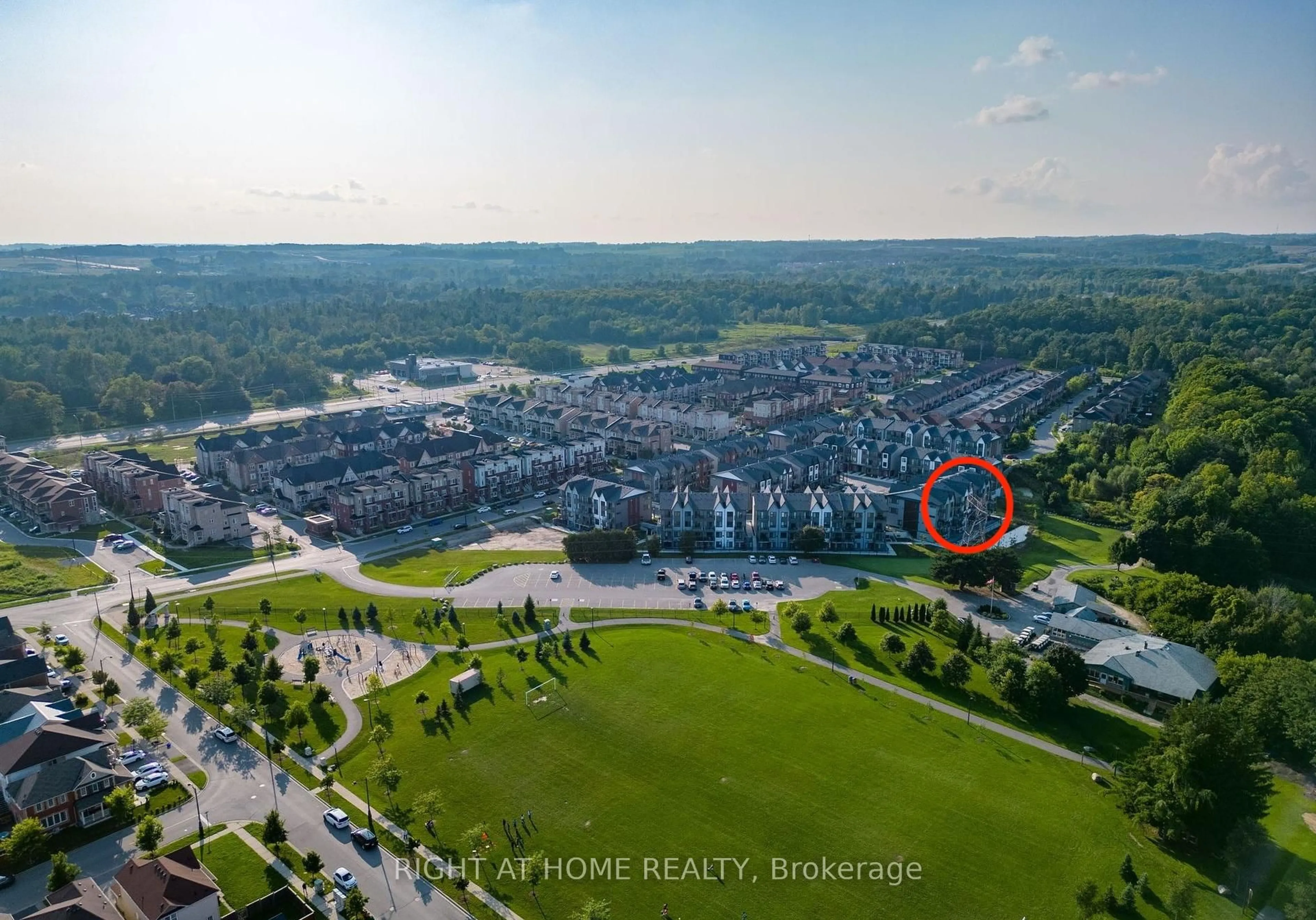 A pic from outside/outdoor area/front of a property/back of a property/a pic from drone, unknown for 2635 William Jackson Dr #814, Pickering Ontario L1X 0L3