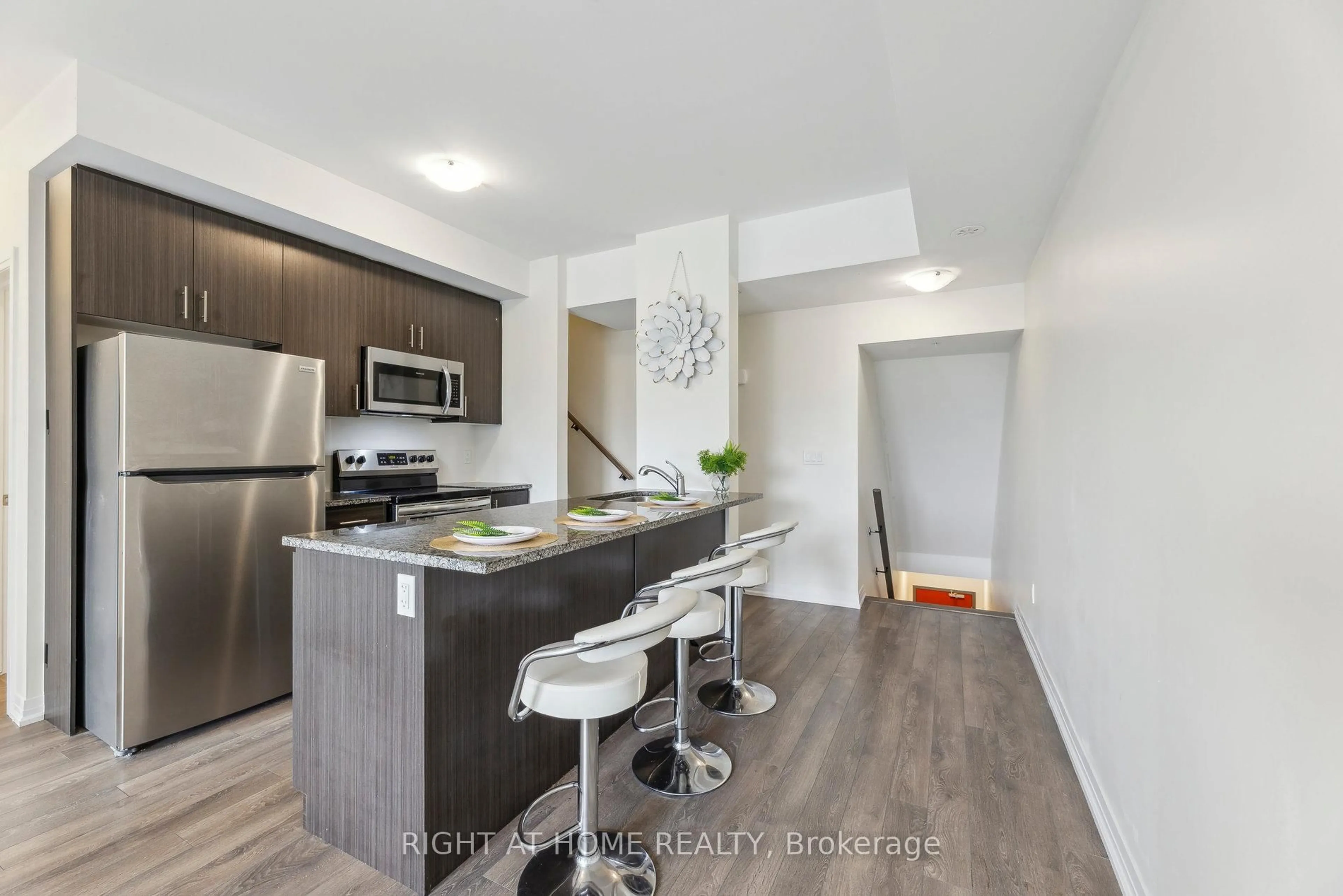 Open concept kitchen, unknown for 2635 William Jackson Dr #814, Pickering Ontario L1X 0L3