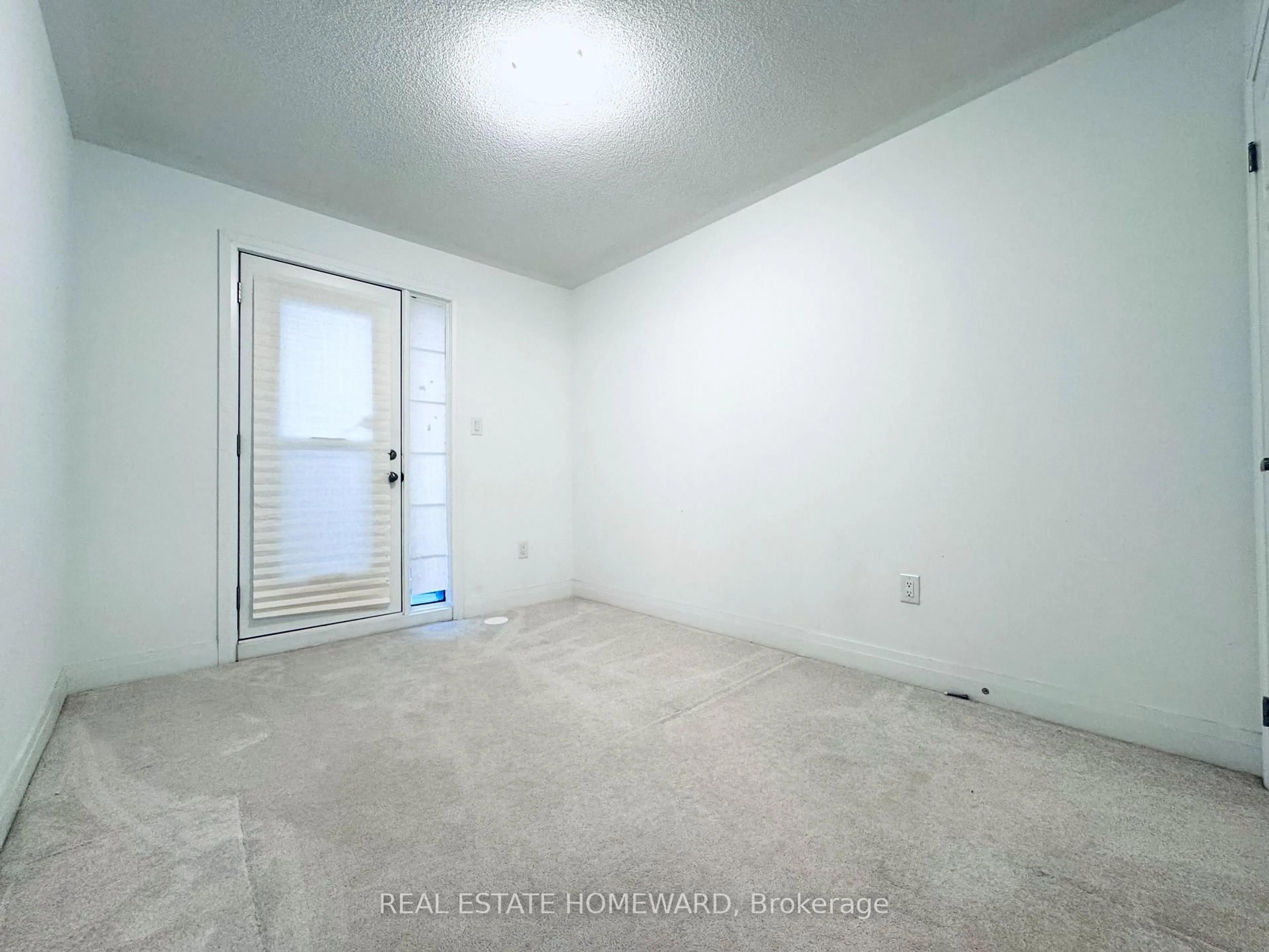 A pic of a room for 8 Calloway Way, Whitby Ontario L1N 0N9
