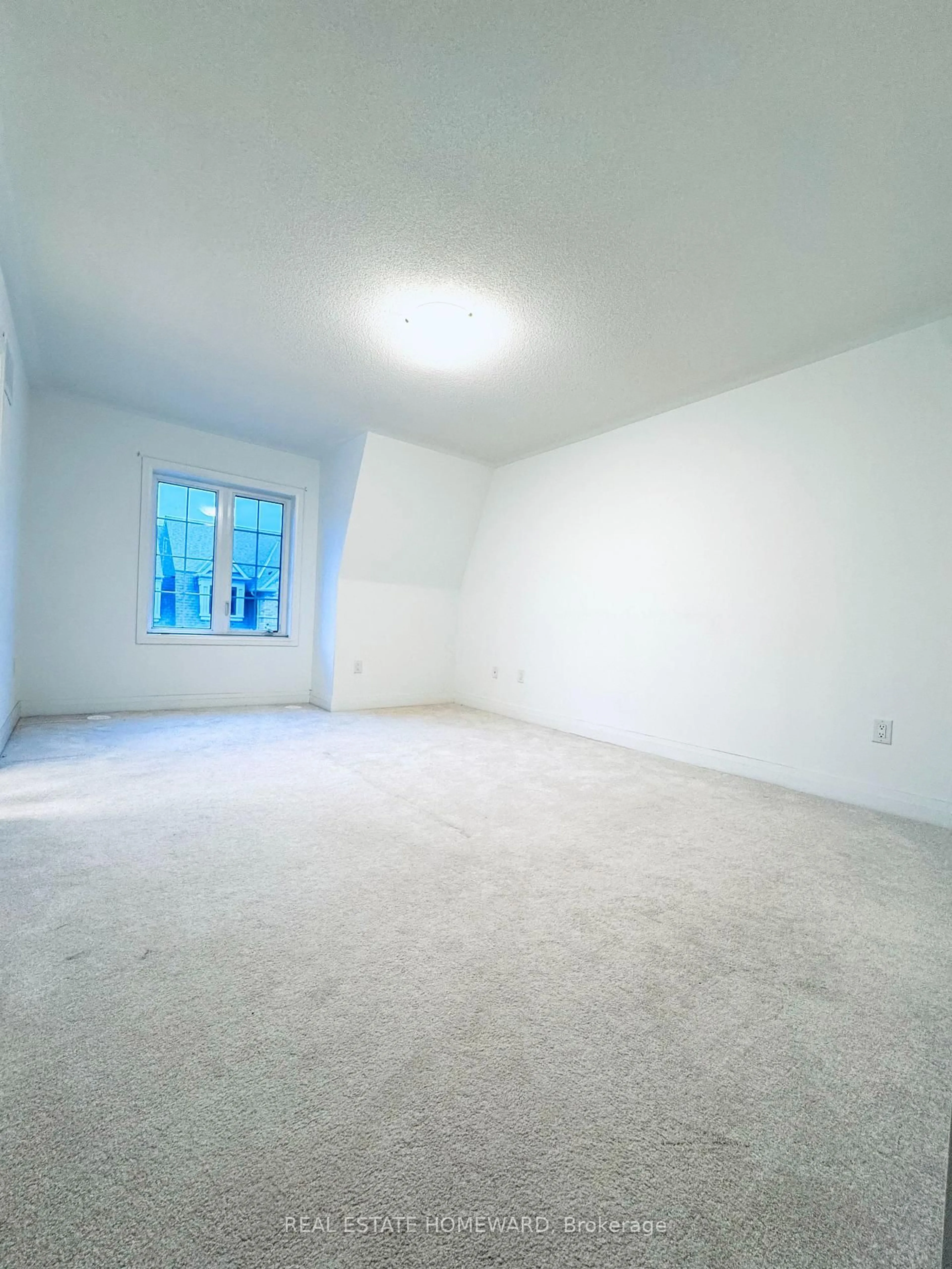A pic of a room for 8 Calloway Way, Whitby Ontario L1N 0N9