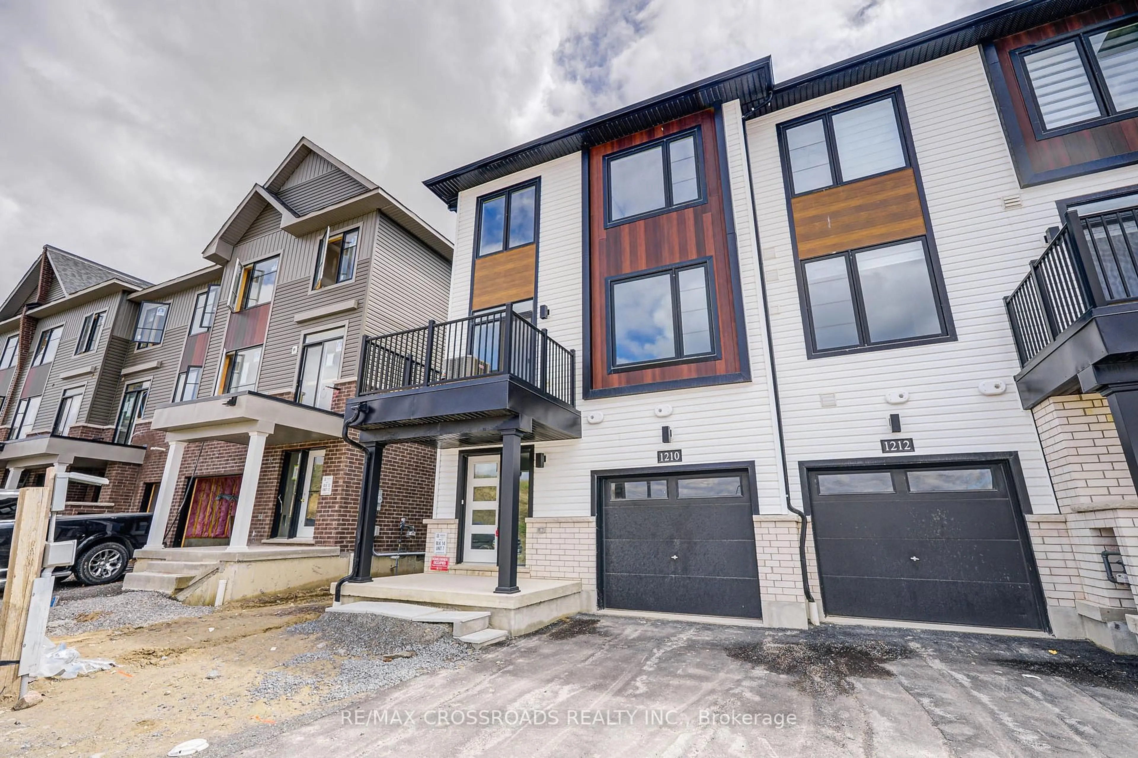 Unknown for 1210 Greentree Lane, Oshawa Ontario L1H 8L7