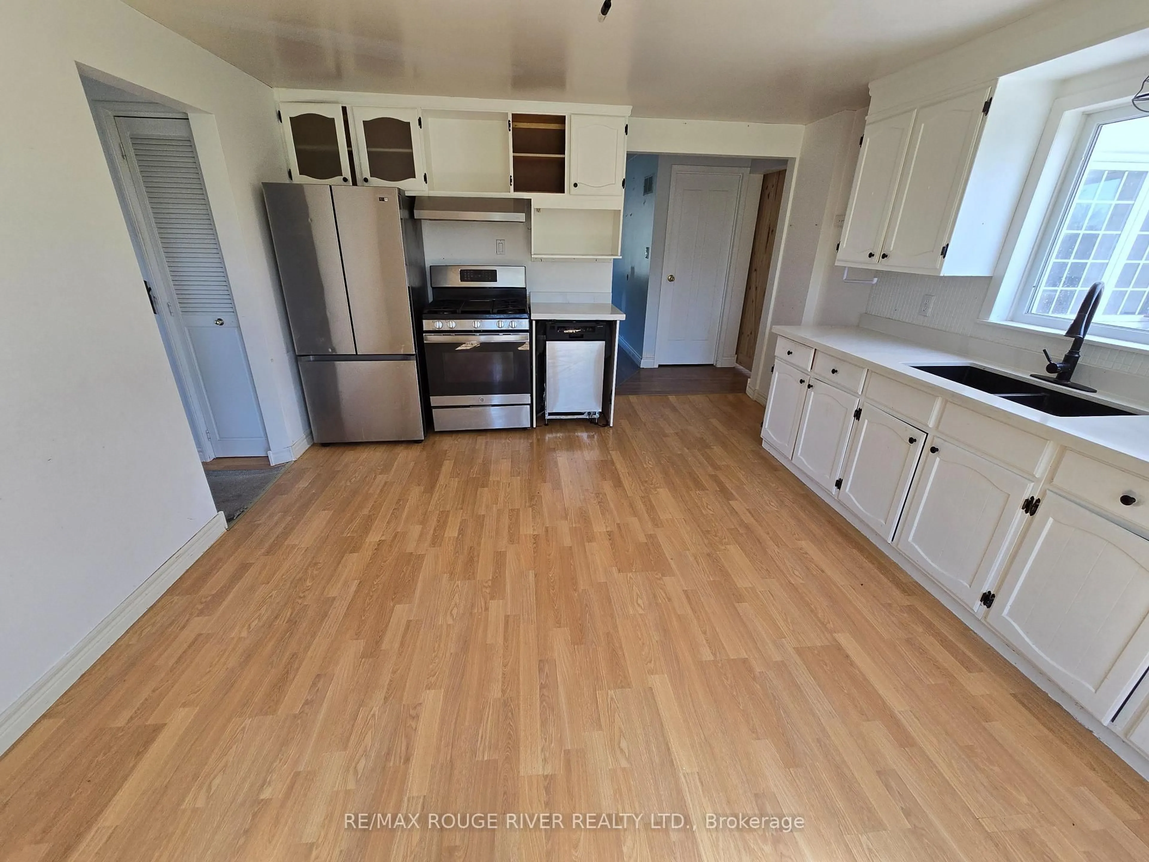 Standard kitchen, unknown for 9070 Ashburn Rd, Whitby Ontario L0B 1A0