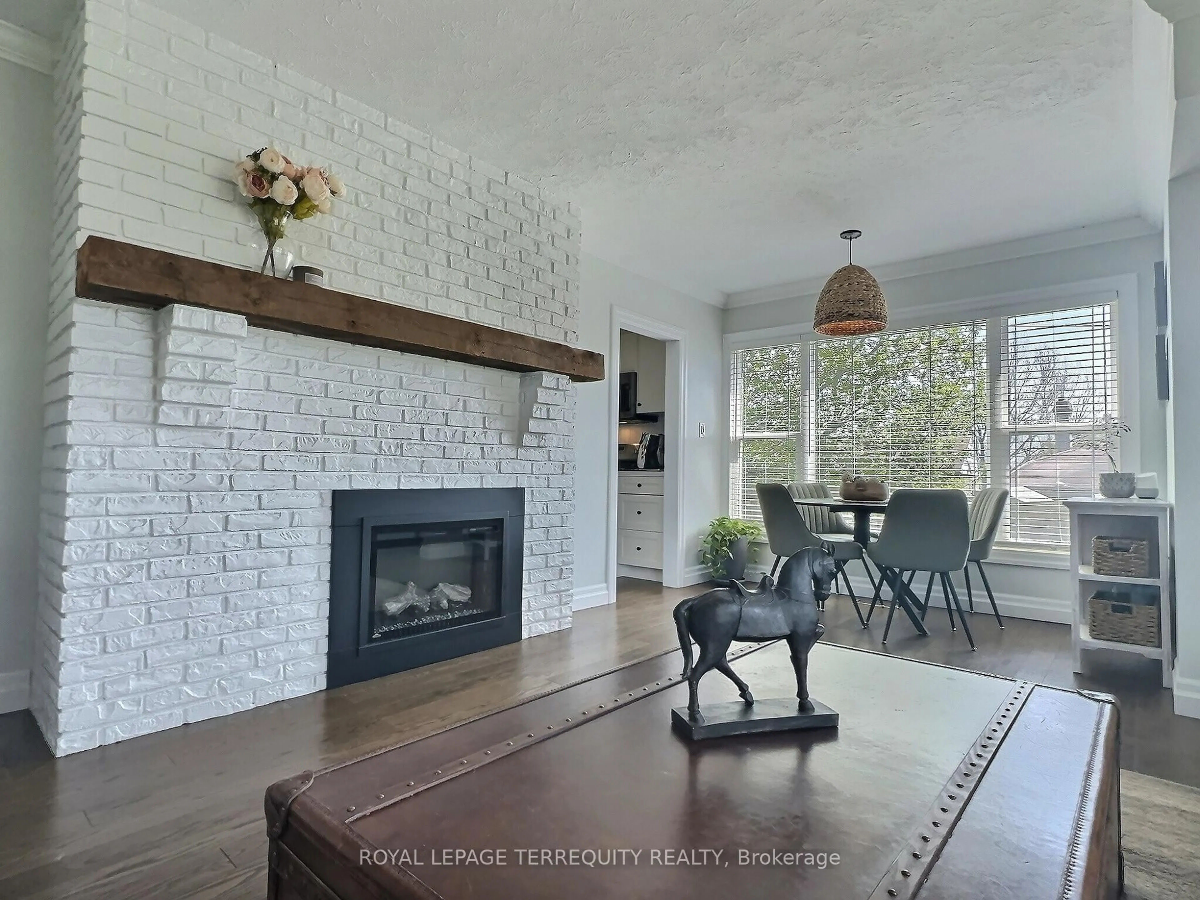 Living room with furniture, unknown for 1289 Wecker Dr, Oshawa Ontario L1J 3P6