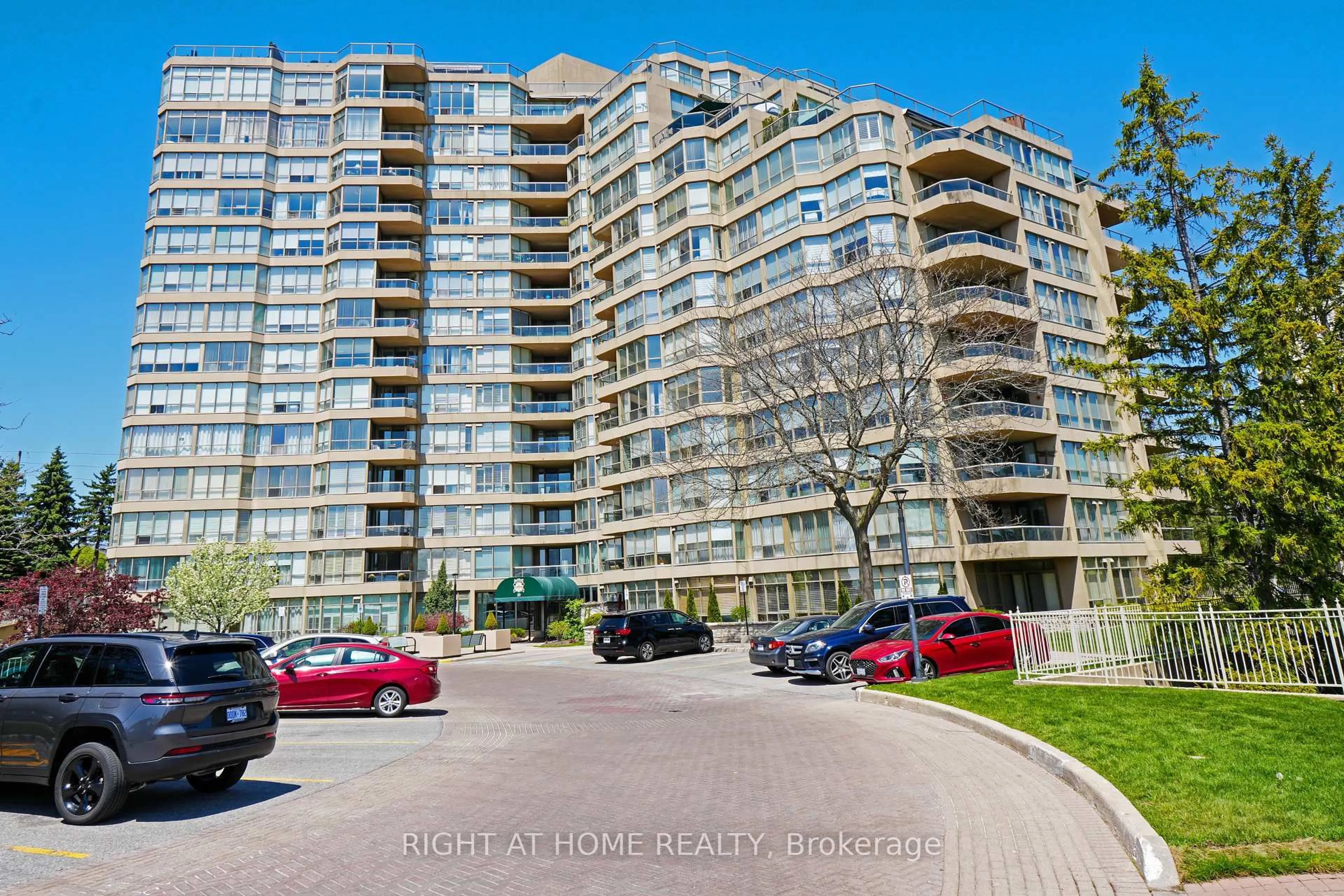 A pic from outside/outdoor area/front of a property/back of a property/a pic from drone, street for 20 Guildwood Pkwy #806, Toronto Ontario M1E 5B6