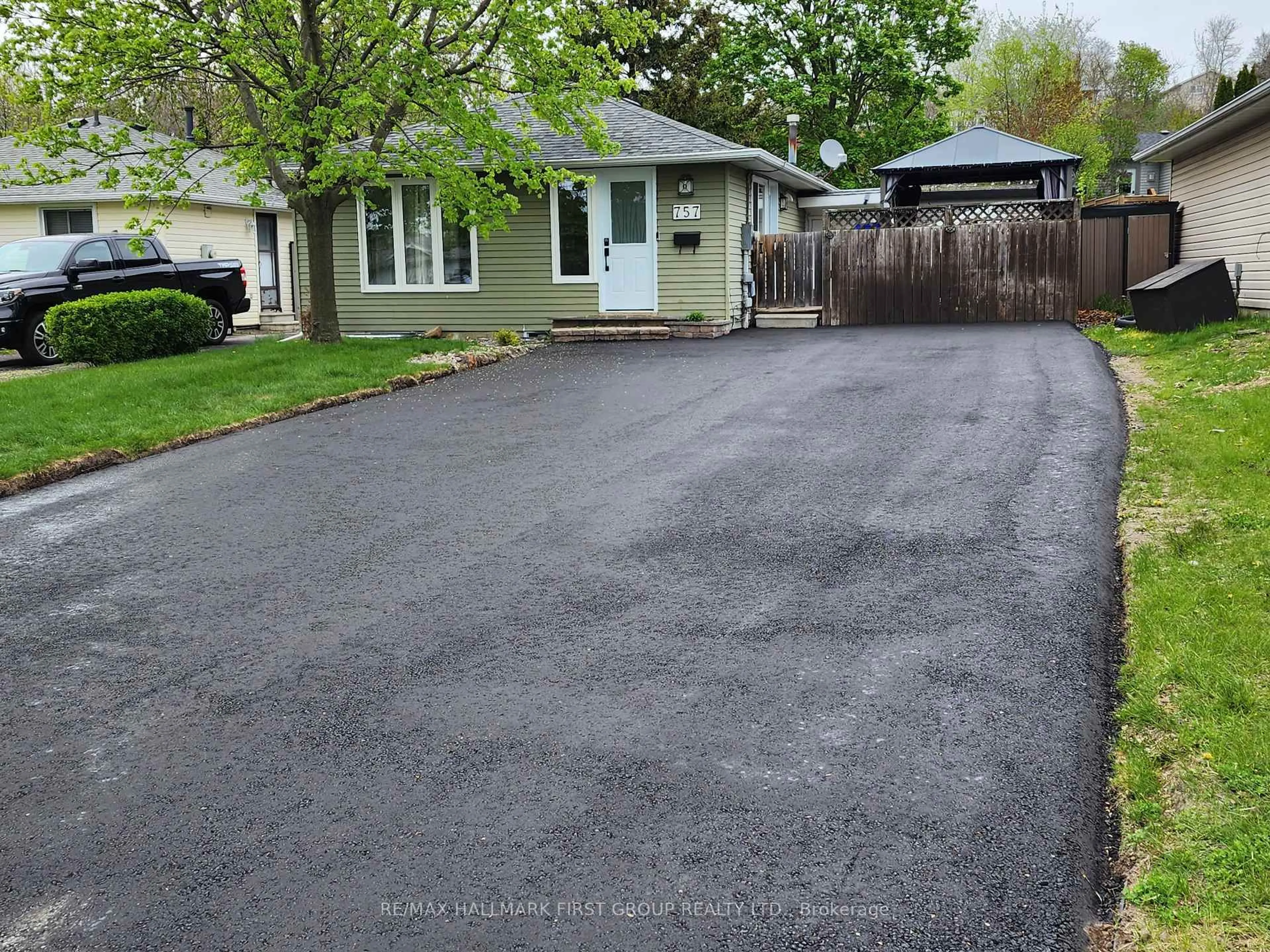 Unknown for 757 Edna Crt, Oshawa Ontario L1H 7X8