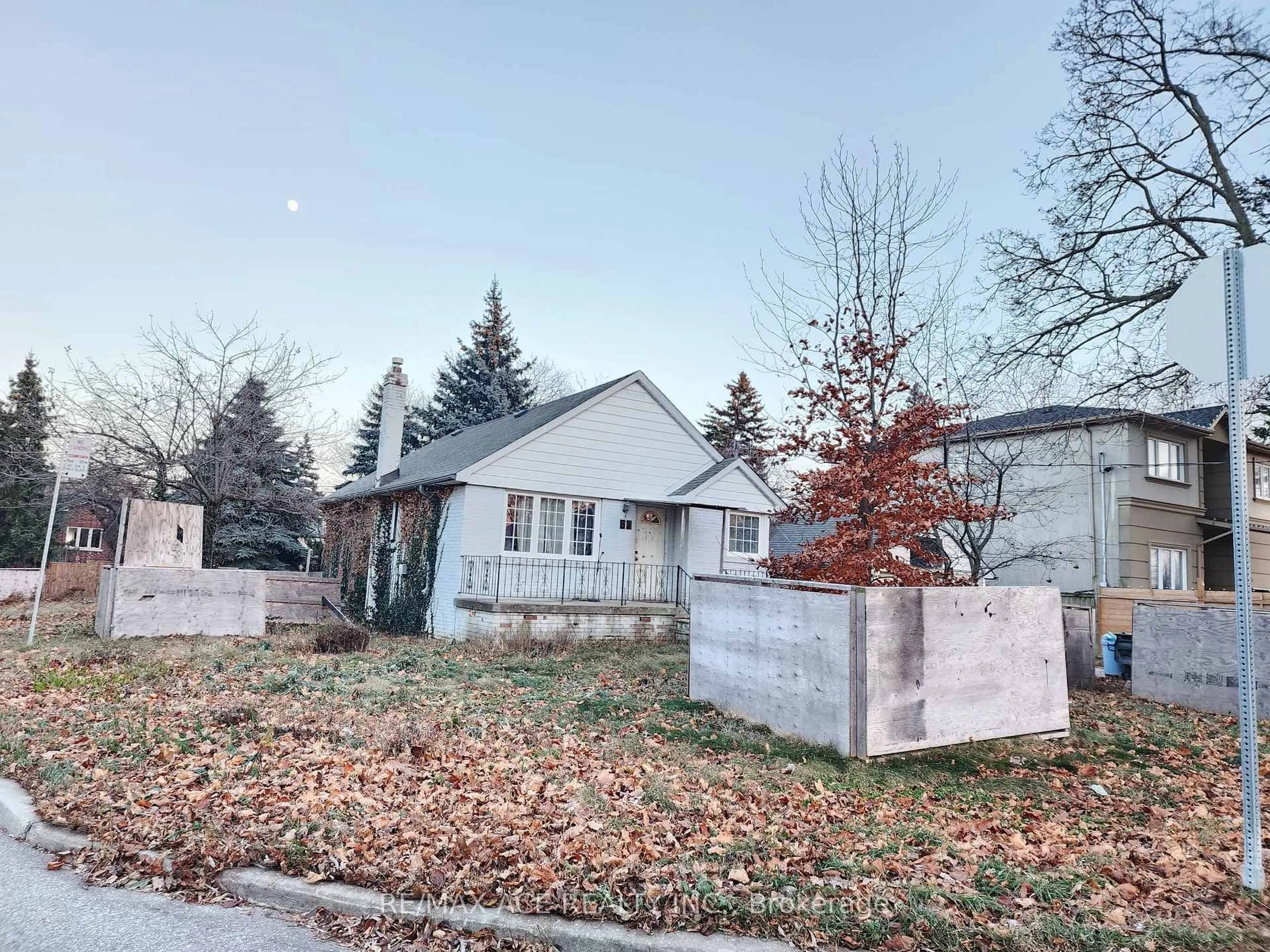 Unknown for 57 Eastville Ave, Toronto Ontario M1M 2N6