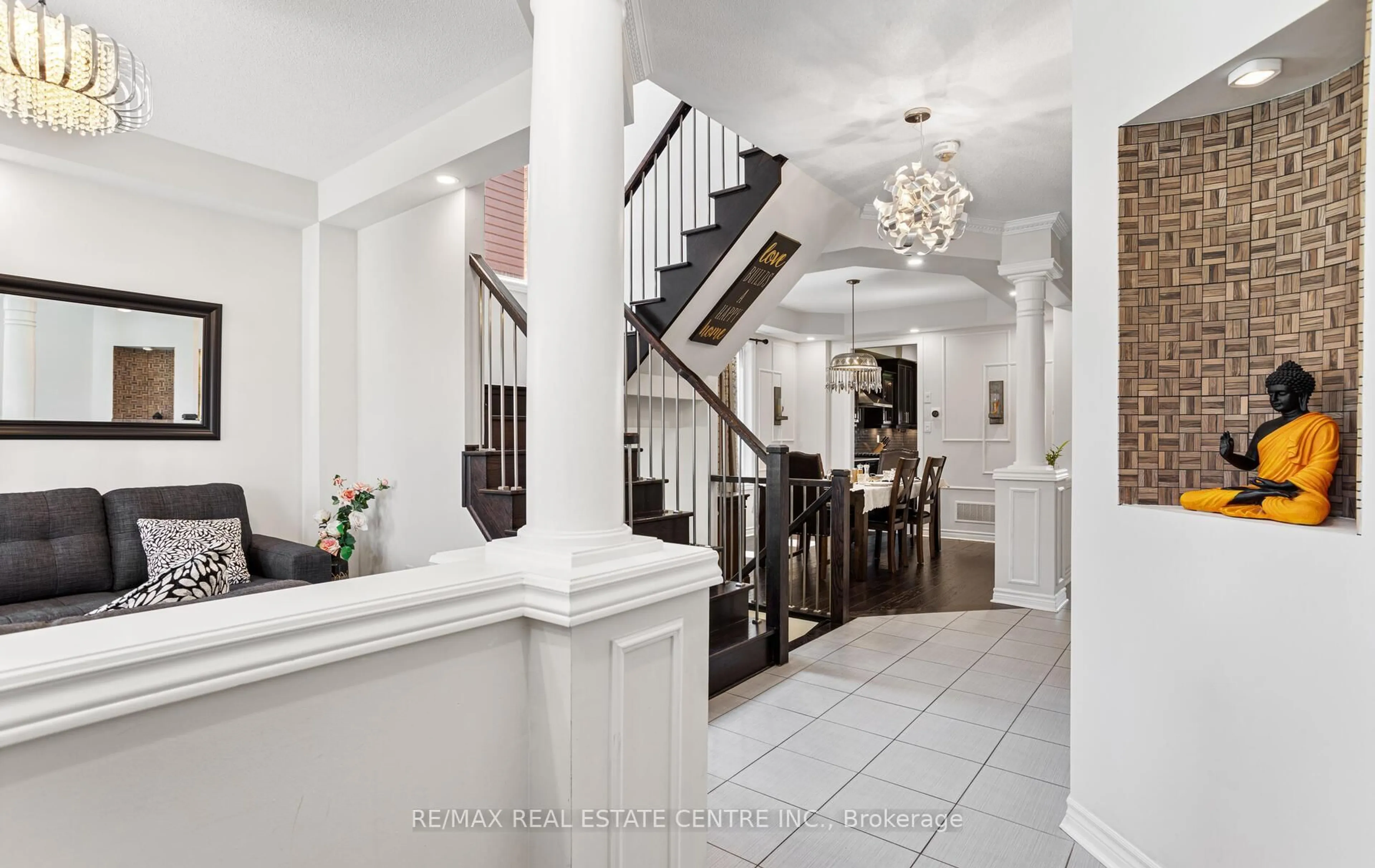 Indoor foyer for 157 Kenneth Cole Dr, Clarington Ontario L1C 0S8