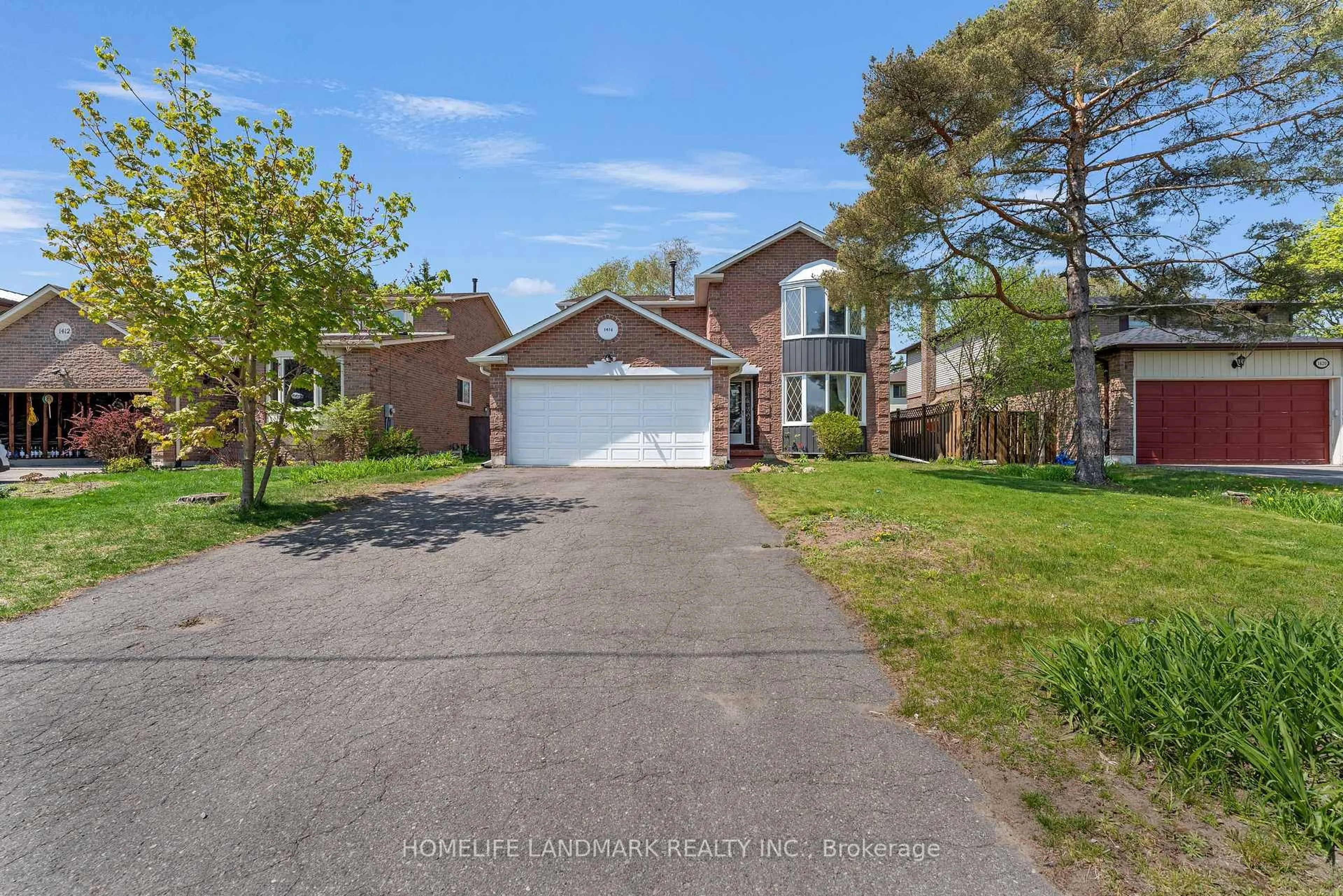 A pic from outside/outdoor area/front of a property/back of a property/a pic from drone, street for 1416 Somerville St, Oshawa Ontario L1G 7R1
