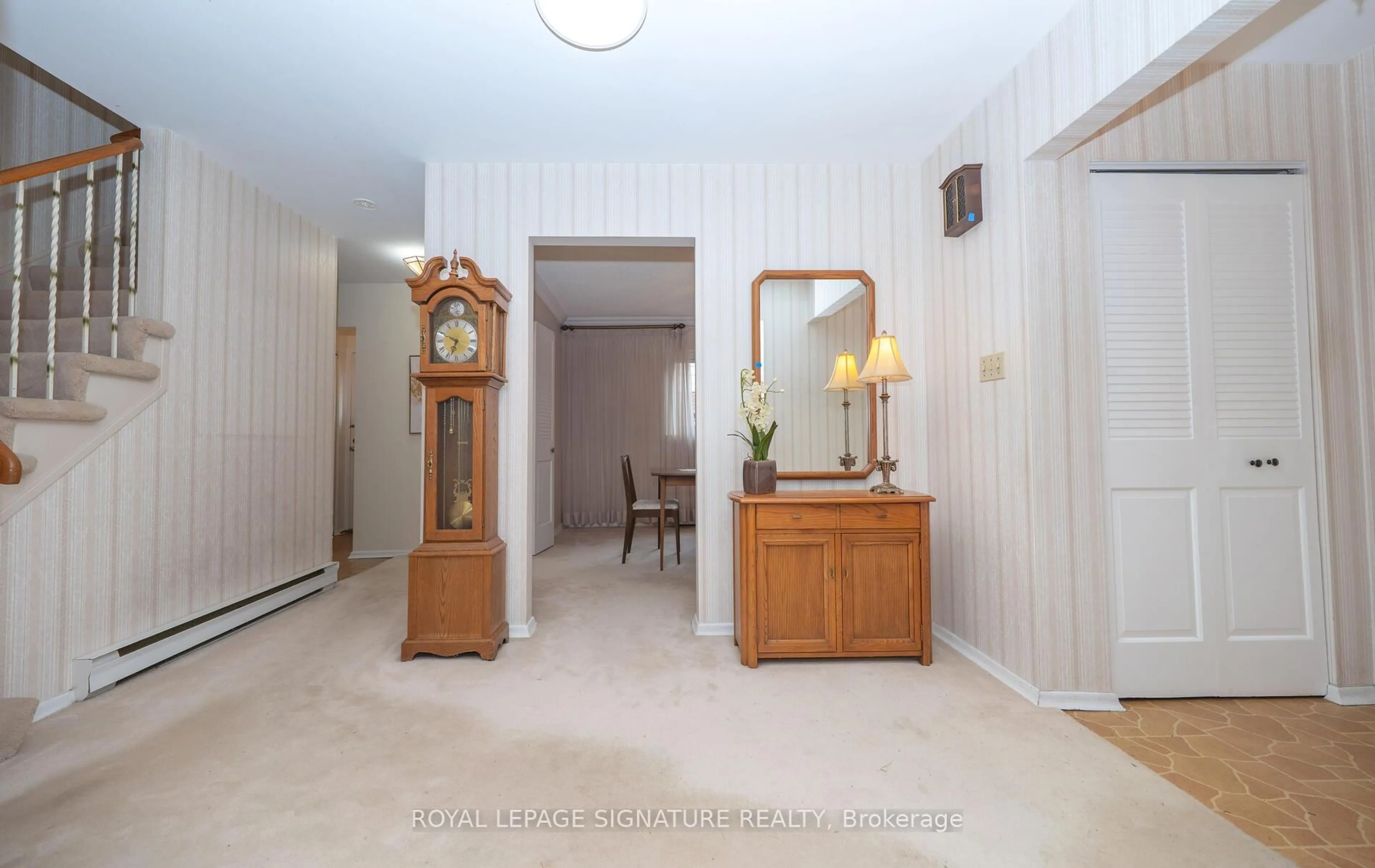 Indoor foyer for 209 Timberbank Blvd, Toronto Ontario M1W 2A7