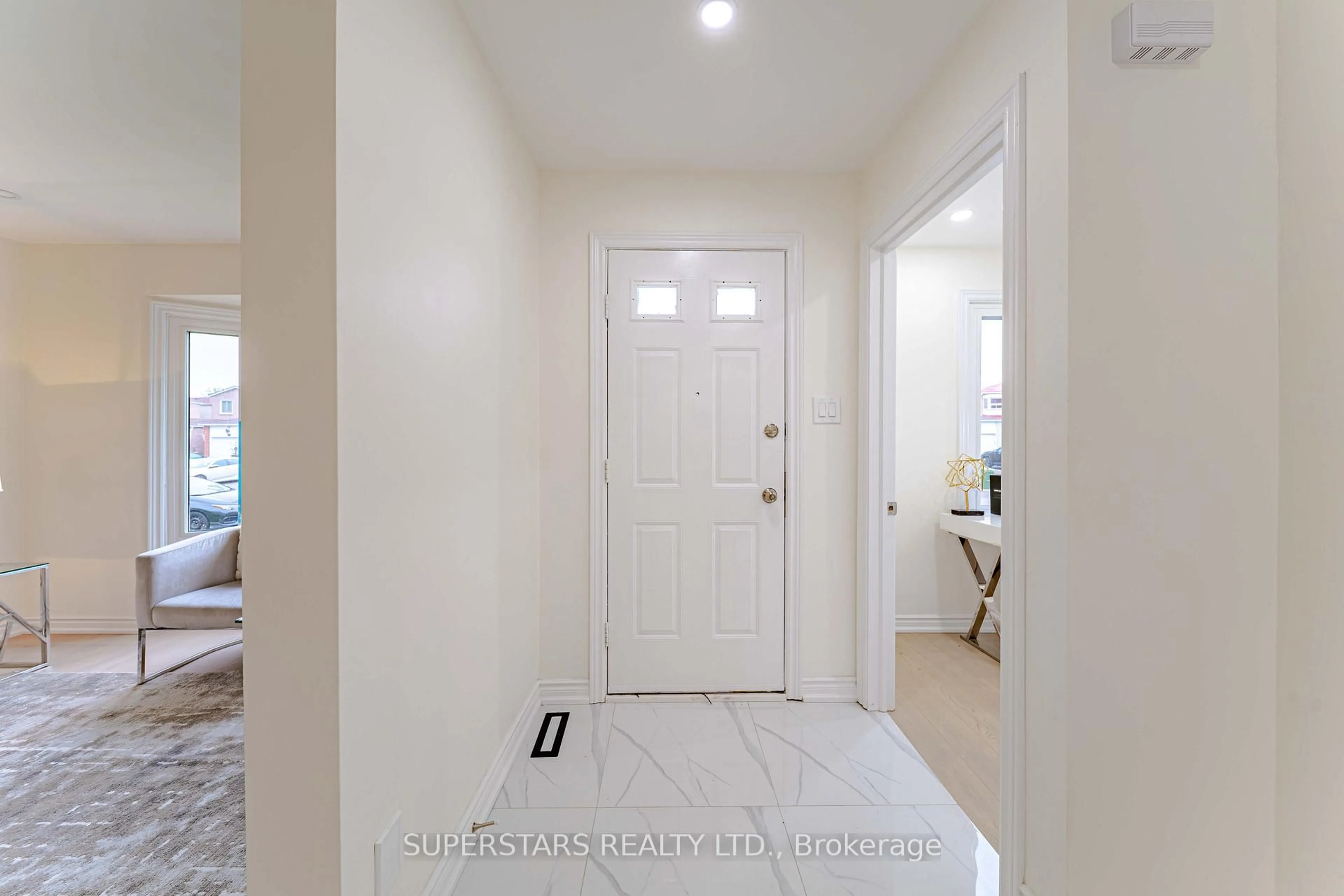 Indoor entryway for 63 Danilack Crt, Toronto Ontario M1V 4L5