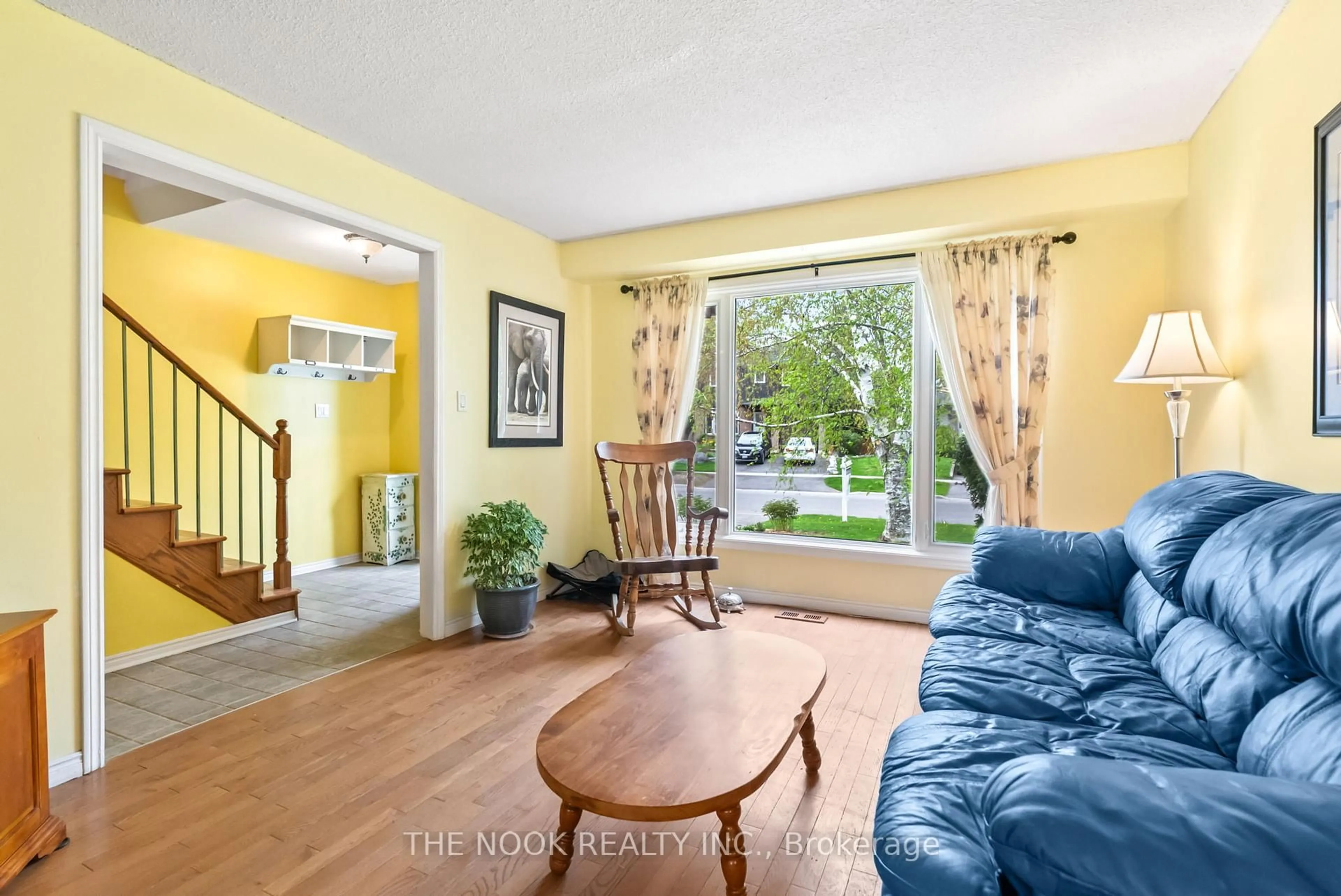 Living room with furniture, unknown for 416 Gothic Dr, Oshawa Ontario L1G 7S4