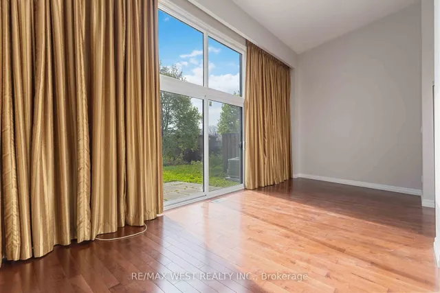 Additional property image - 290 Sprucewood Crt Unit 45