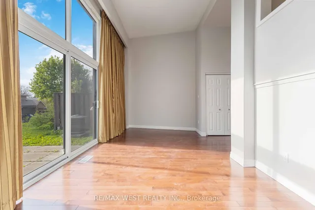 Additional property image - 290 Sprucewood Crt Unit 45