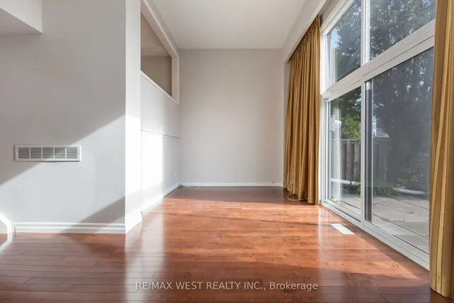 Additional property image - 290 Sprucewood Crt Unit 45