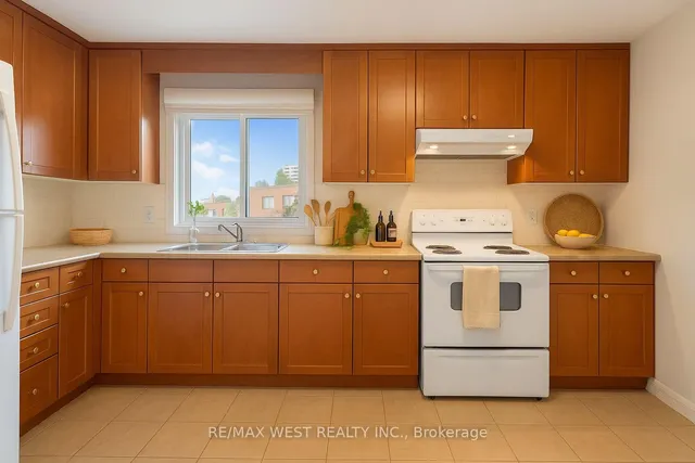 Additional property image - 290 Sprucewood Crt Unit 45