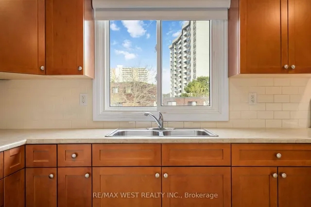 Additional property image - 290 Sprucewood Crt Unit 45