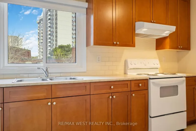 Additional property image - 290 Sprucewood Crt Unit 45