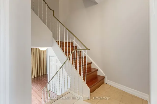 Additional property image - 290 Sprucewood Crt Unit 45