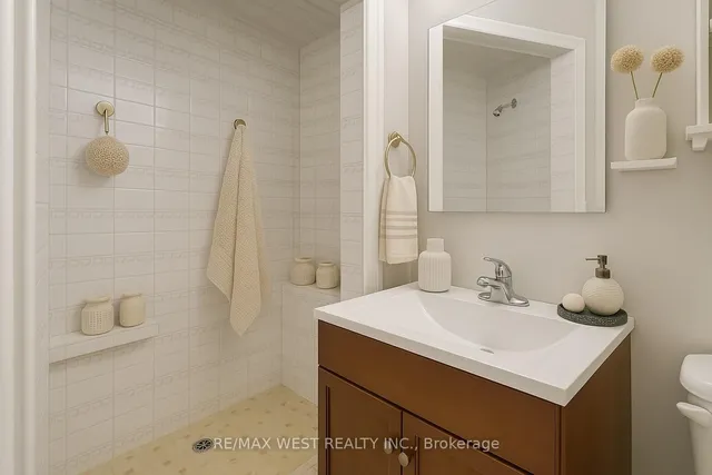 Additional property image - 290 Sprucewood Crt Unit 45