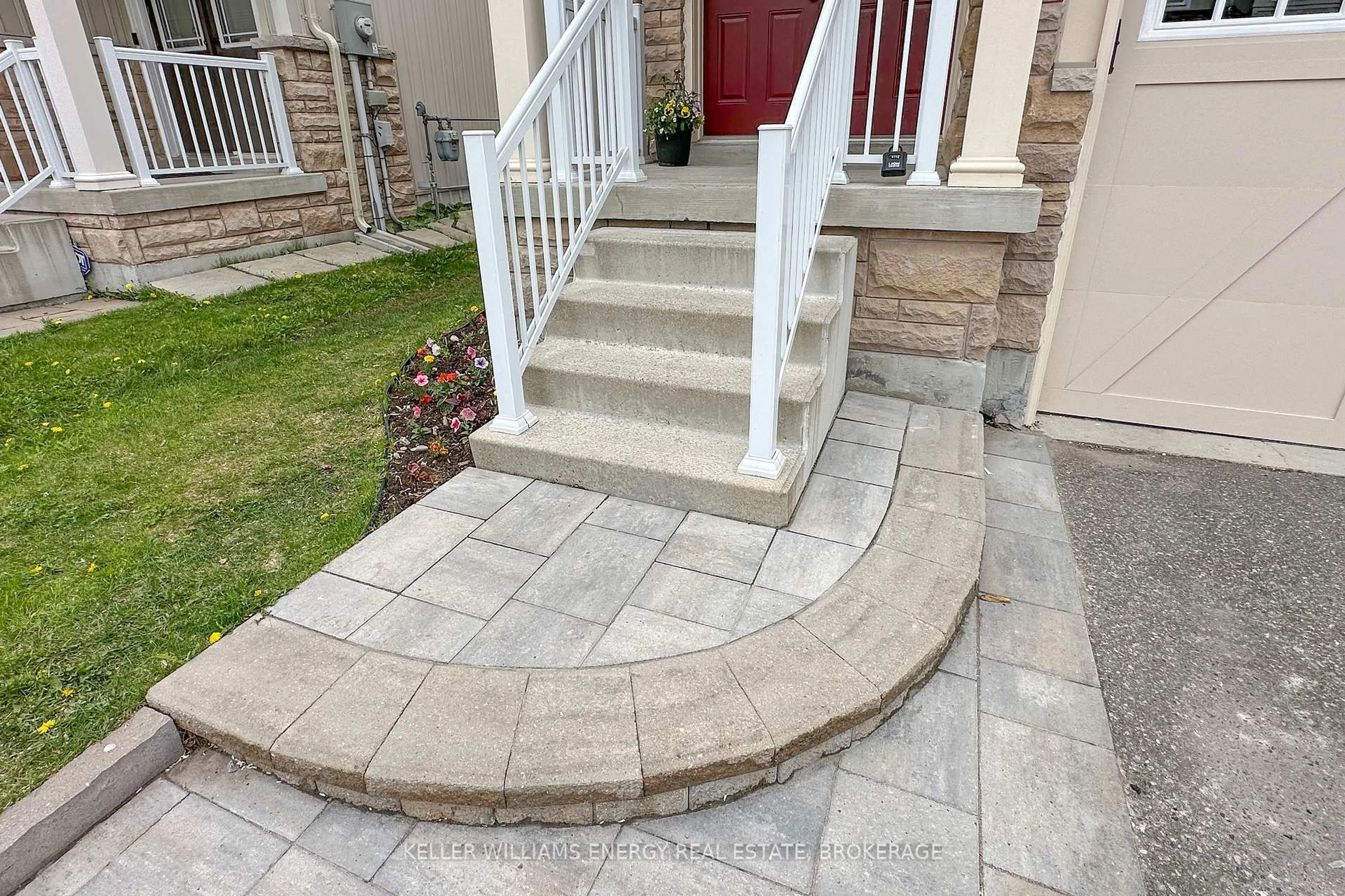 Patio, street for 66 Connell Lane #40, Clarington Ontario L1C 0L1