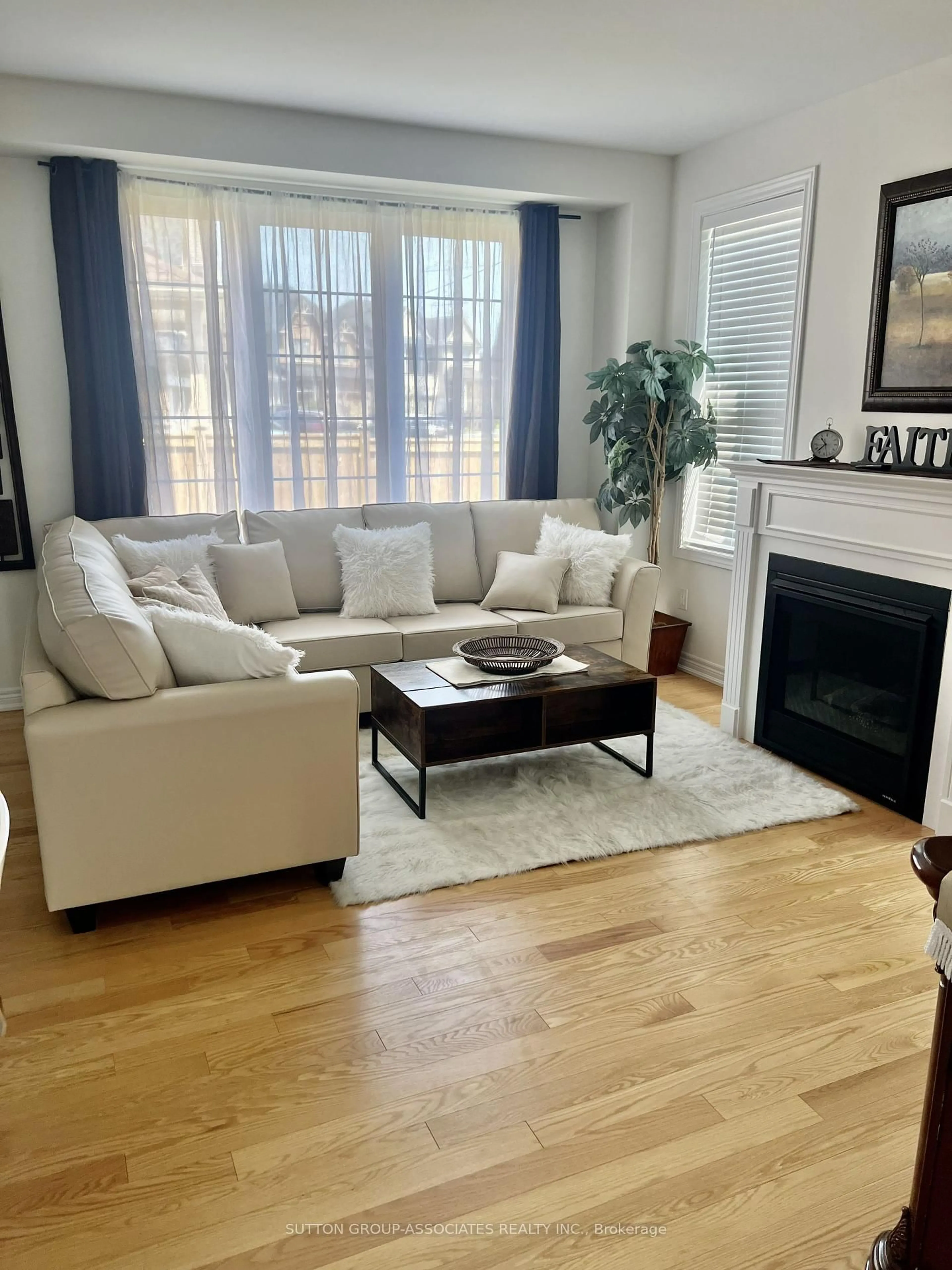 Living room with furniture, wood/laminate floor for 2576 Orchestrate Dr, Oshawa Ontario L1L 0R4