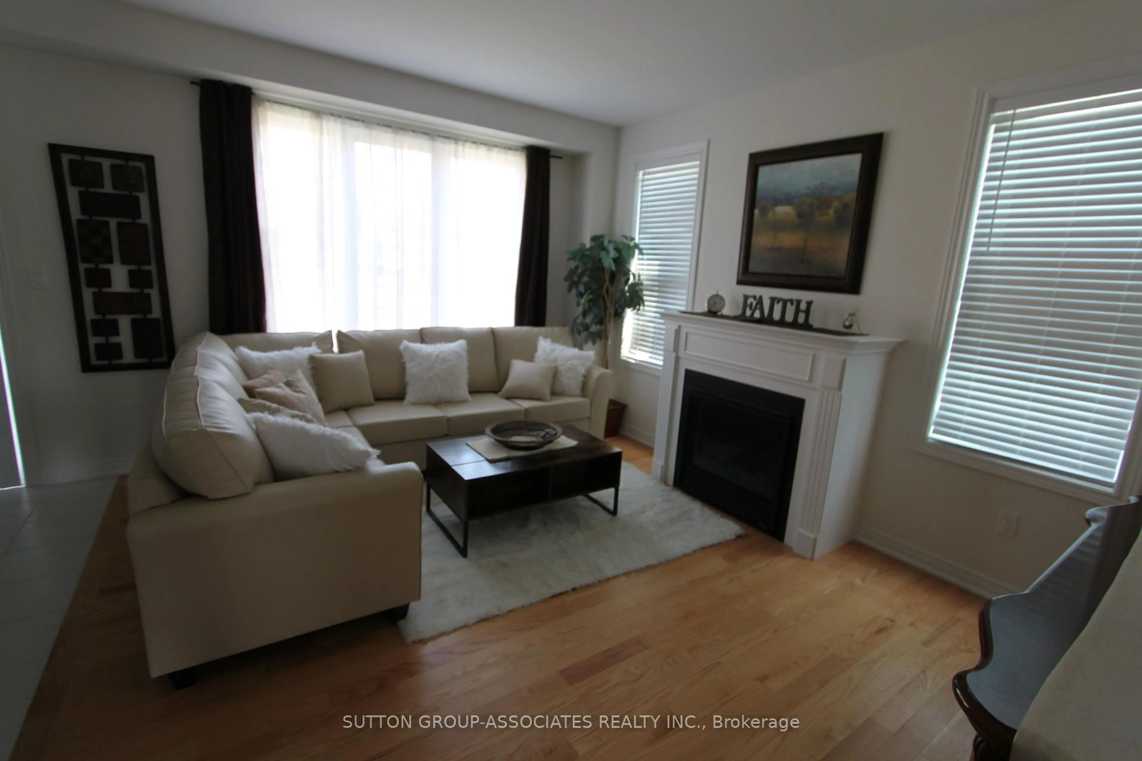 Living room with furniture, wood/laminate floor for 2576 Orchestrate Dr, Oshawa Ontario L1L 0R4