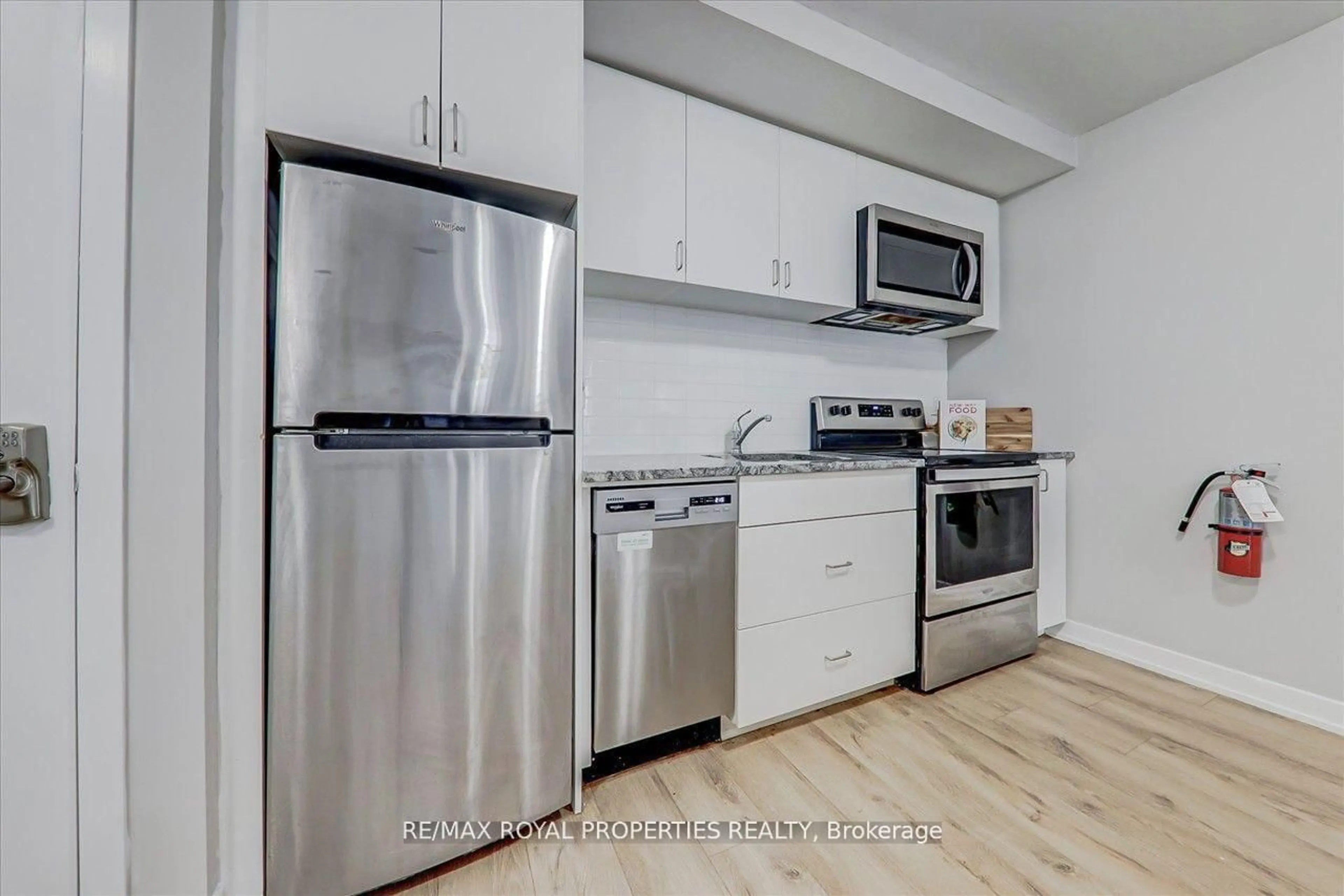 Standard kitchen, unknown for 1760 Simcoe St #74, Oshawa Ontario L1G 0C3