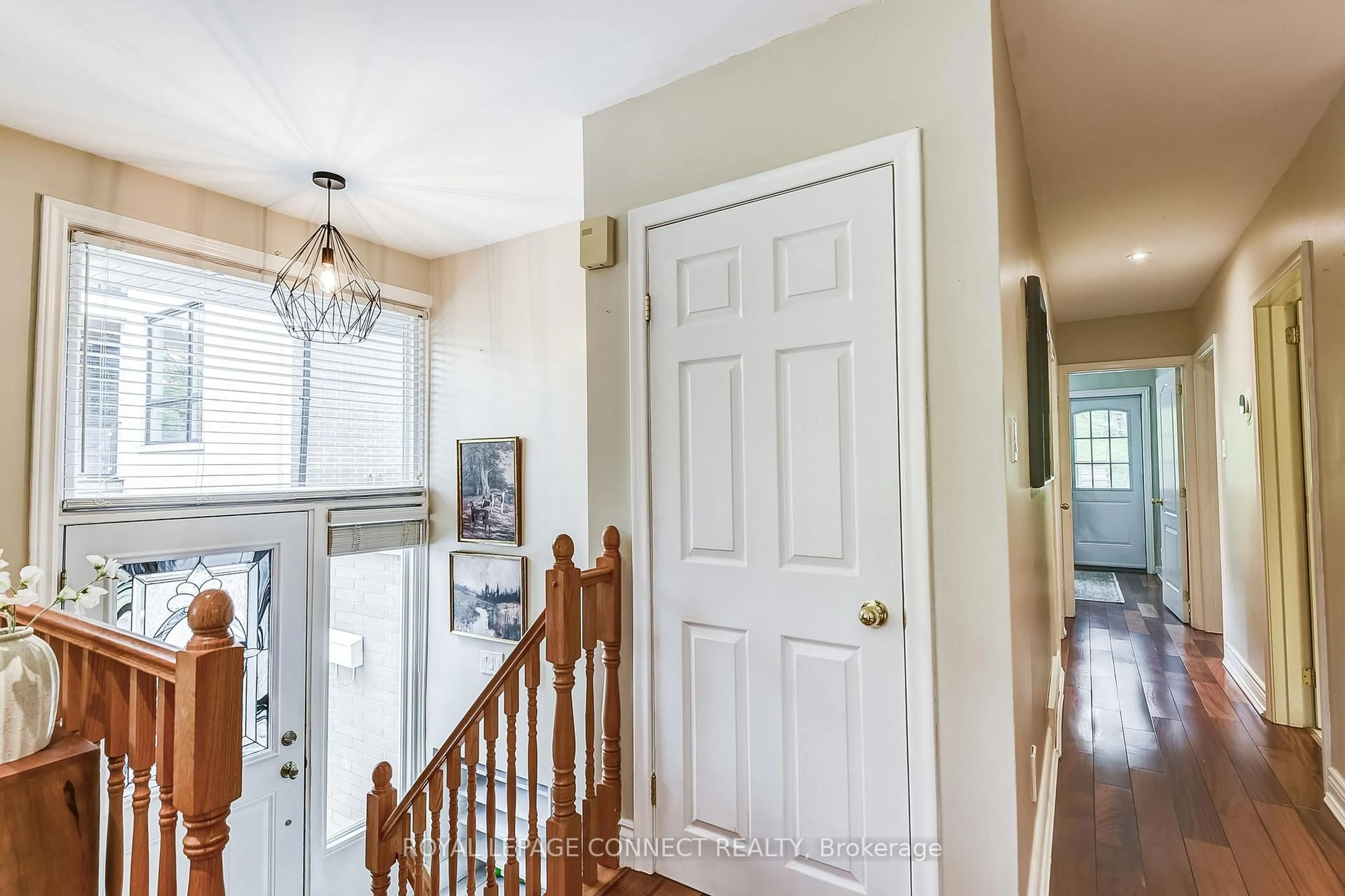 Indoor entryway for 257 East Ave, Toronto Ontario M1C 2W2