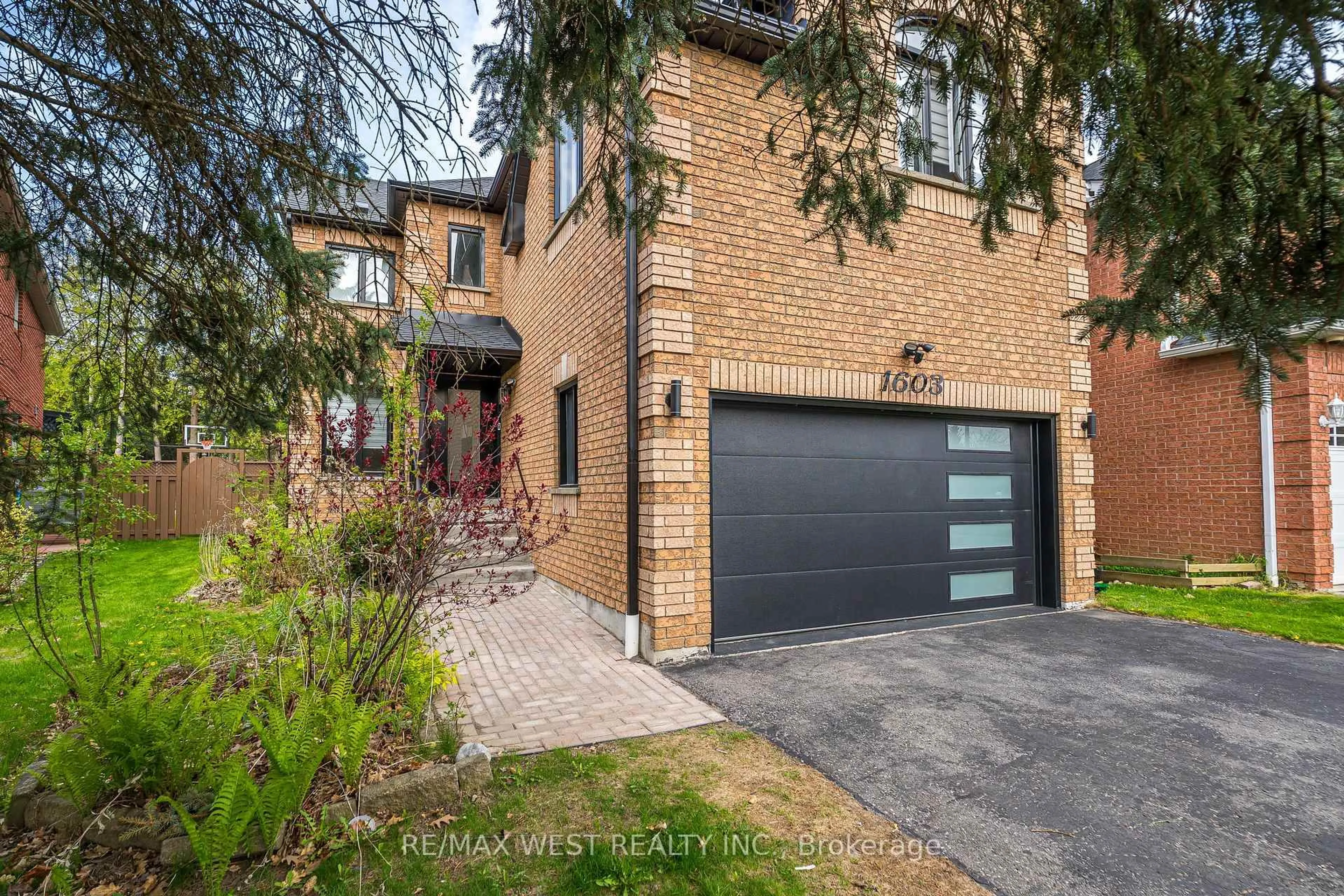 Home with brick exterior material, street for 1603 Sandhurst Cres, Pickering Ontario L1V 6W2