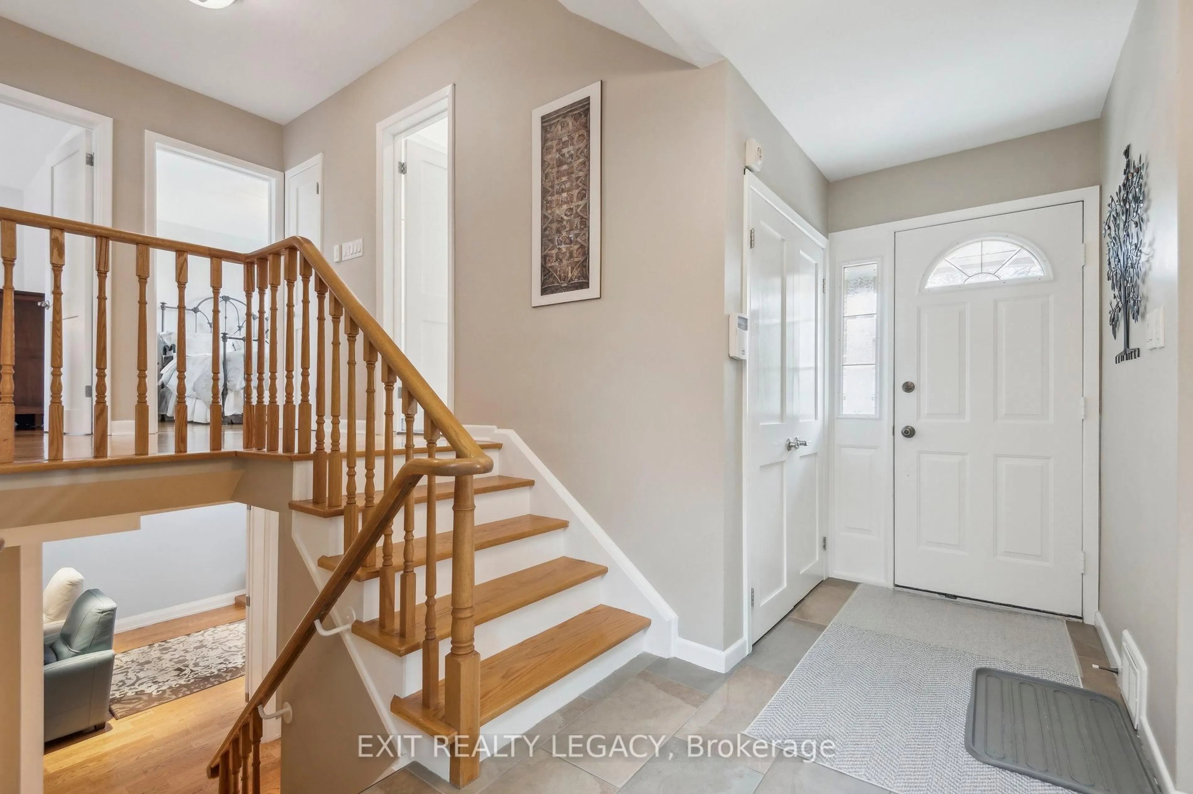 Indoor entryway for 1 Orville Rd, Toronto Ontario M1H 1E5