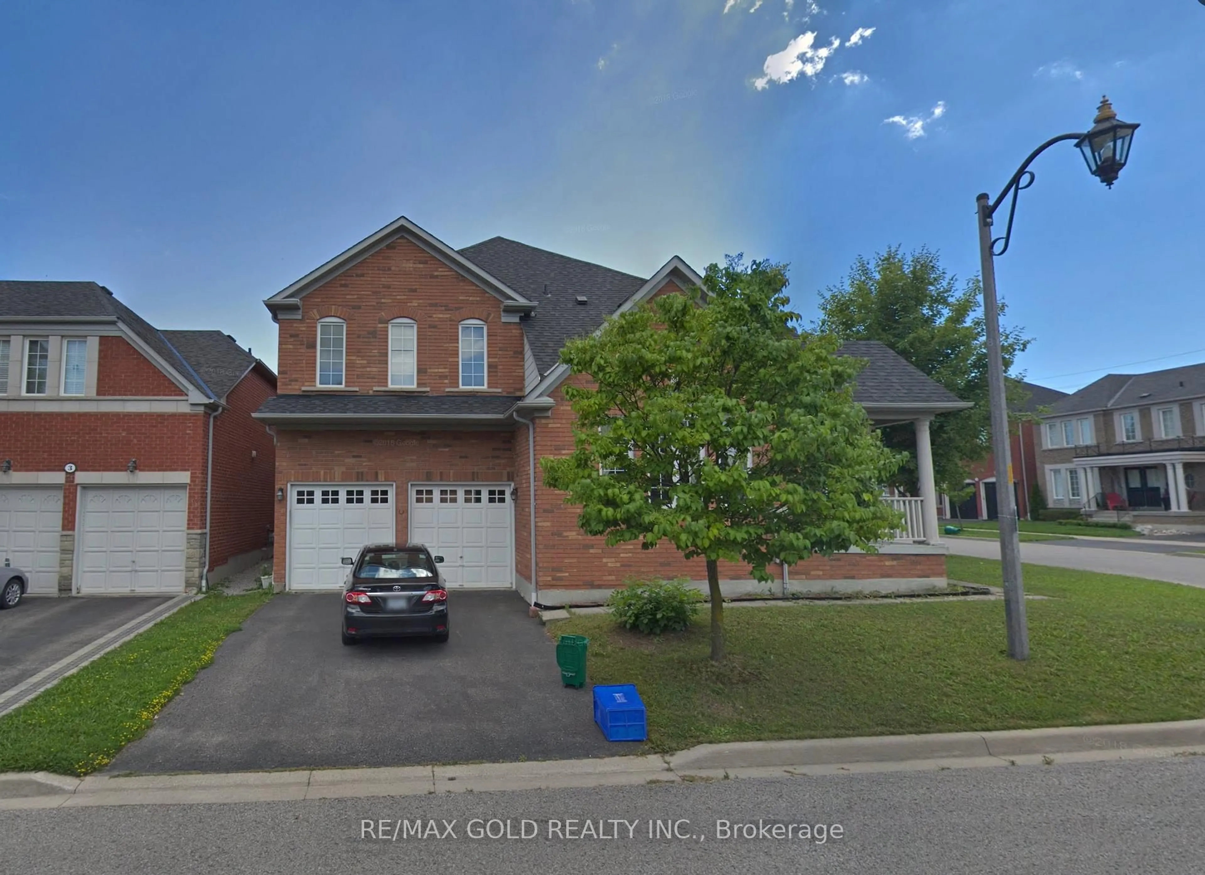 A pic from outside/outdoor area/front of a property/back of a property/a pic from drone, street for 39 O'shea Cres, Ajax Ontario L1T 4W7