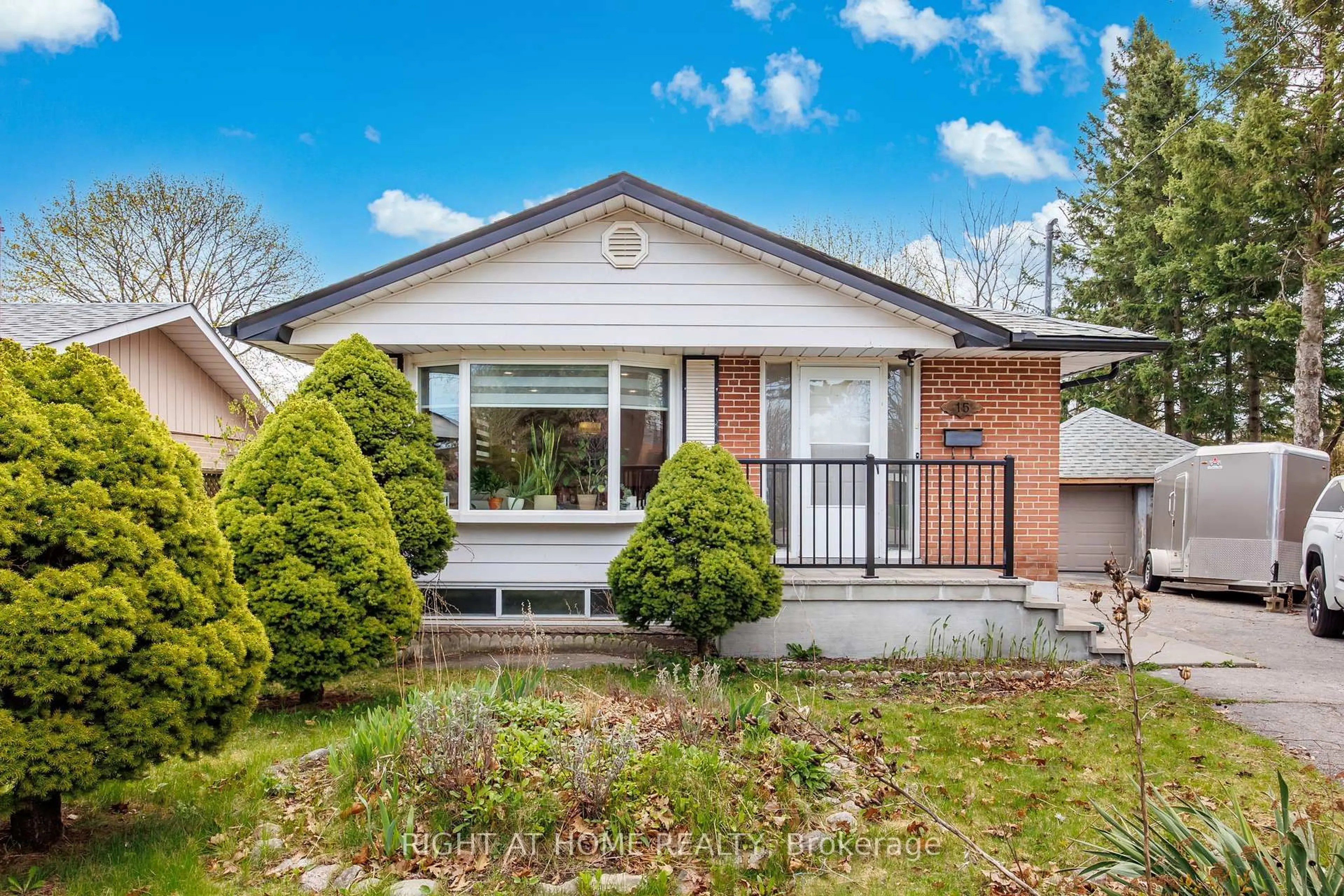 Home with vinyl exterior material, street for 15 Dalcourt Dr, Toronto Ontario M1E 3G9