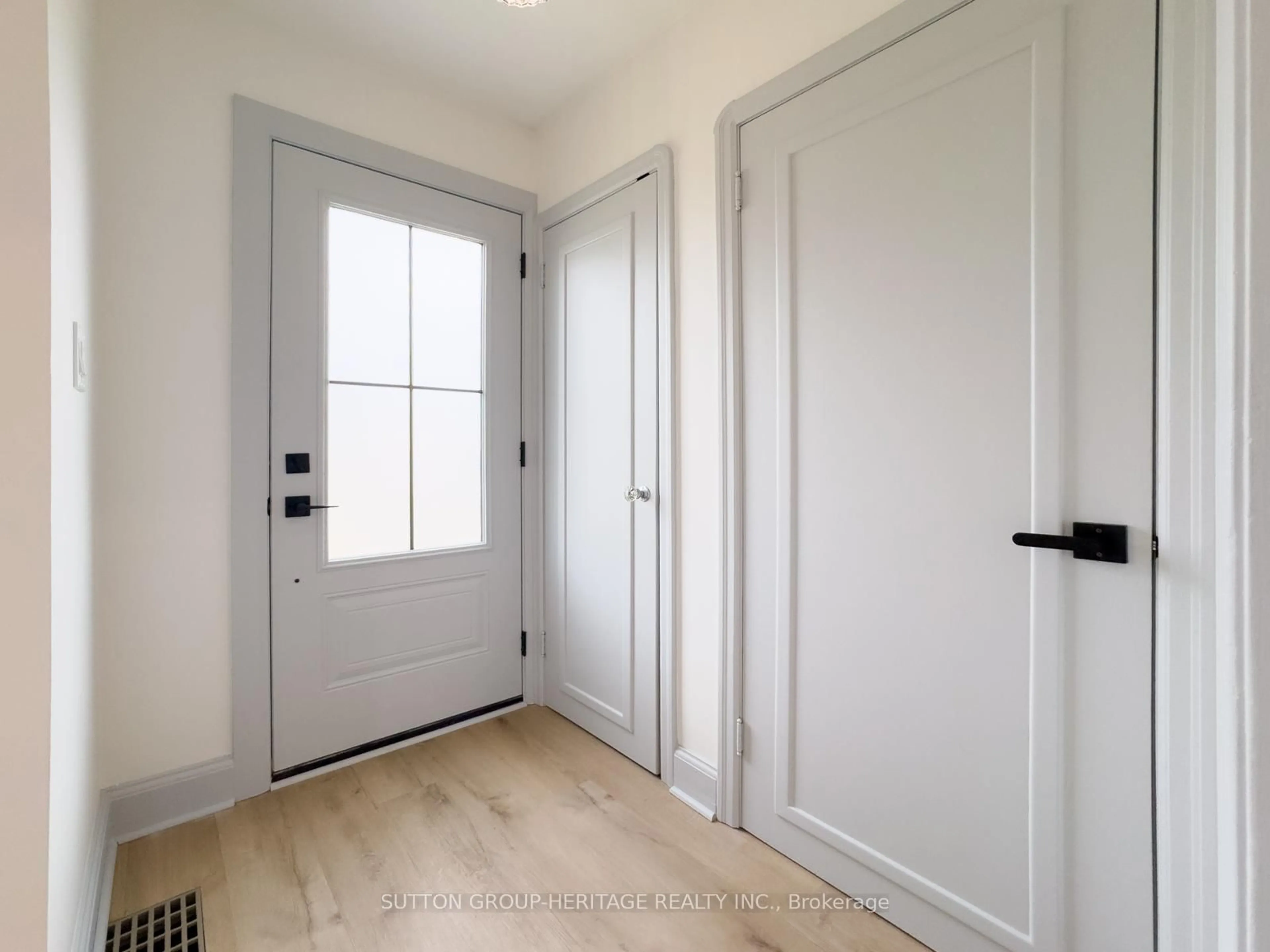 Indoor entryway for 58 Wilson Rd, Oshawa Ontario L1G 6C8