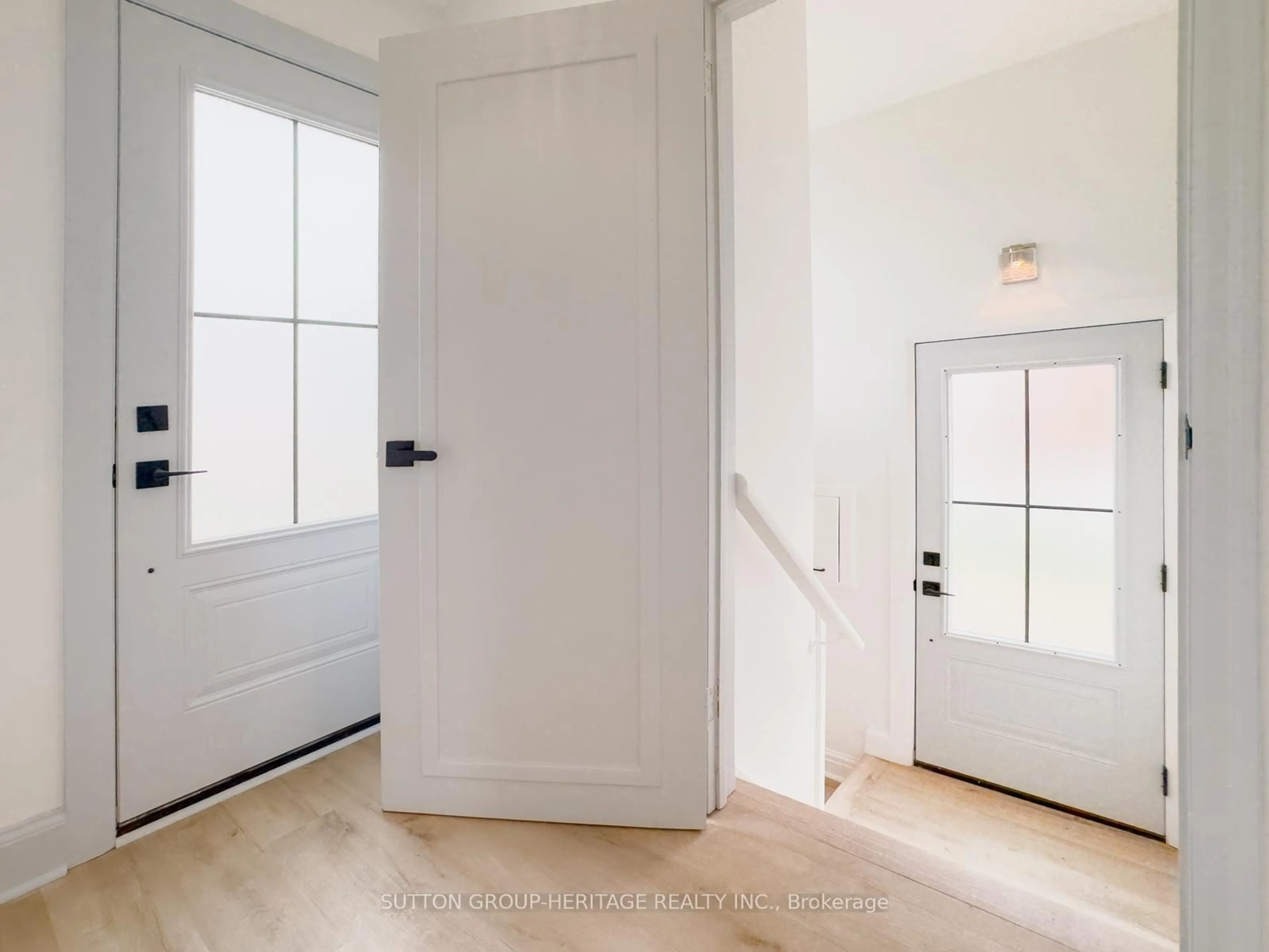 Indoor entryway for 58 Wilson Rd, Oshawa Ontario L1G 6C8
