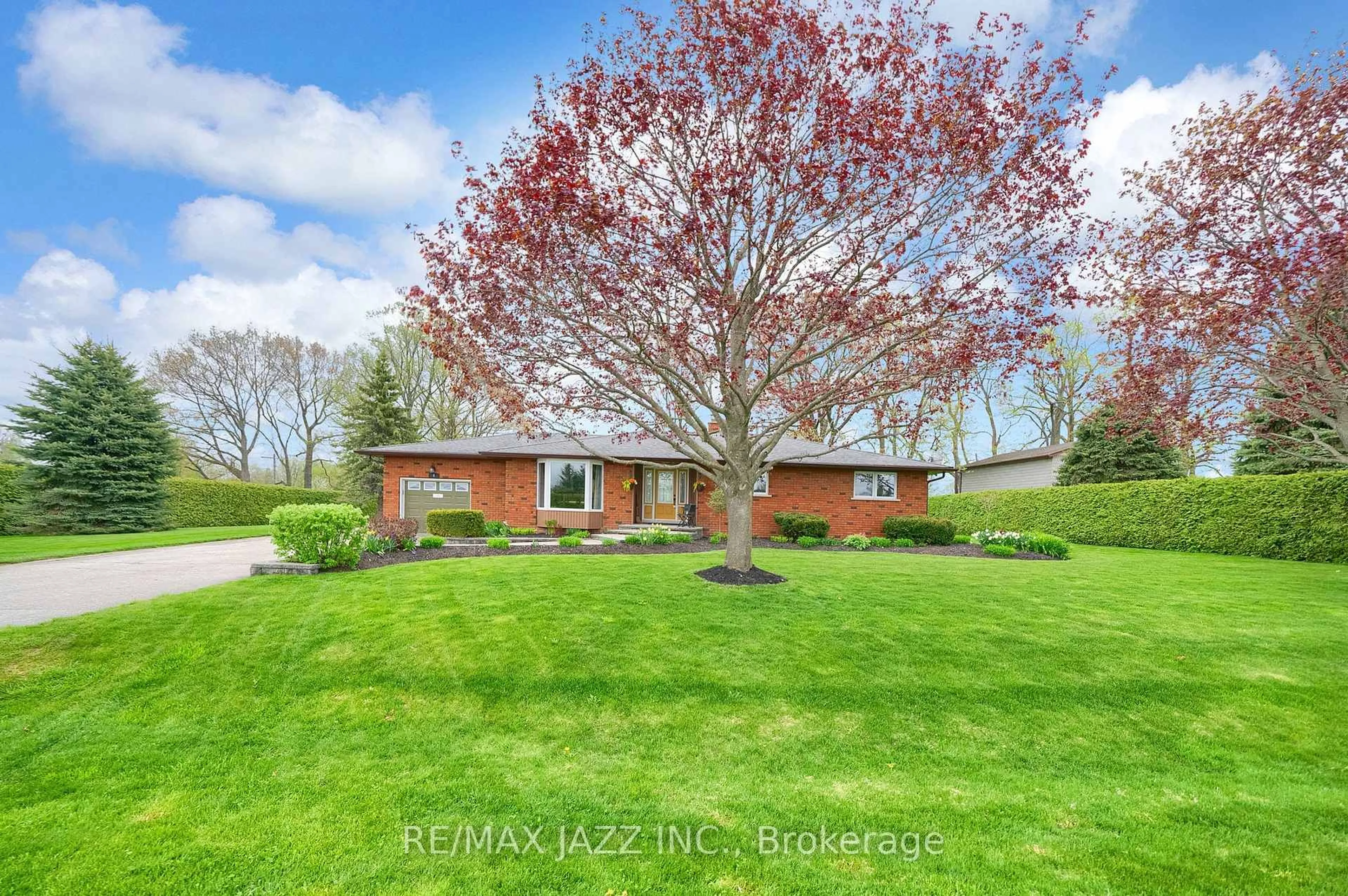 A pic from outside/outdoor area/front of a property/back of a property/a pic from drone, water/lake/river/ocean view for 4 Percy Cres, Scugog Ontario L9L 1B4