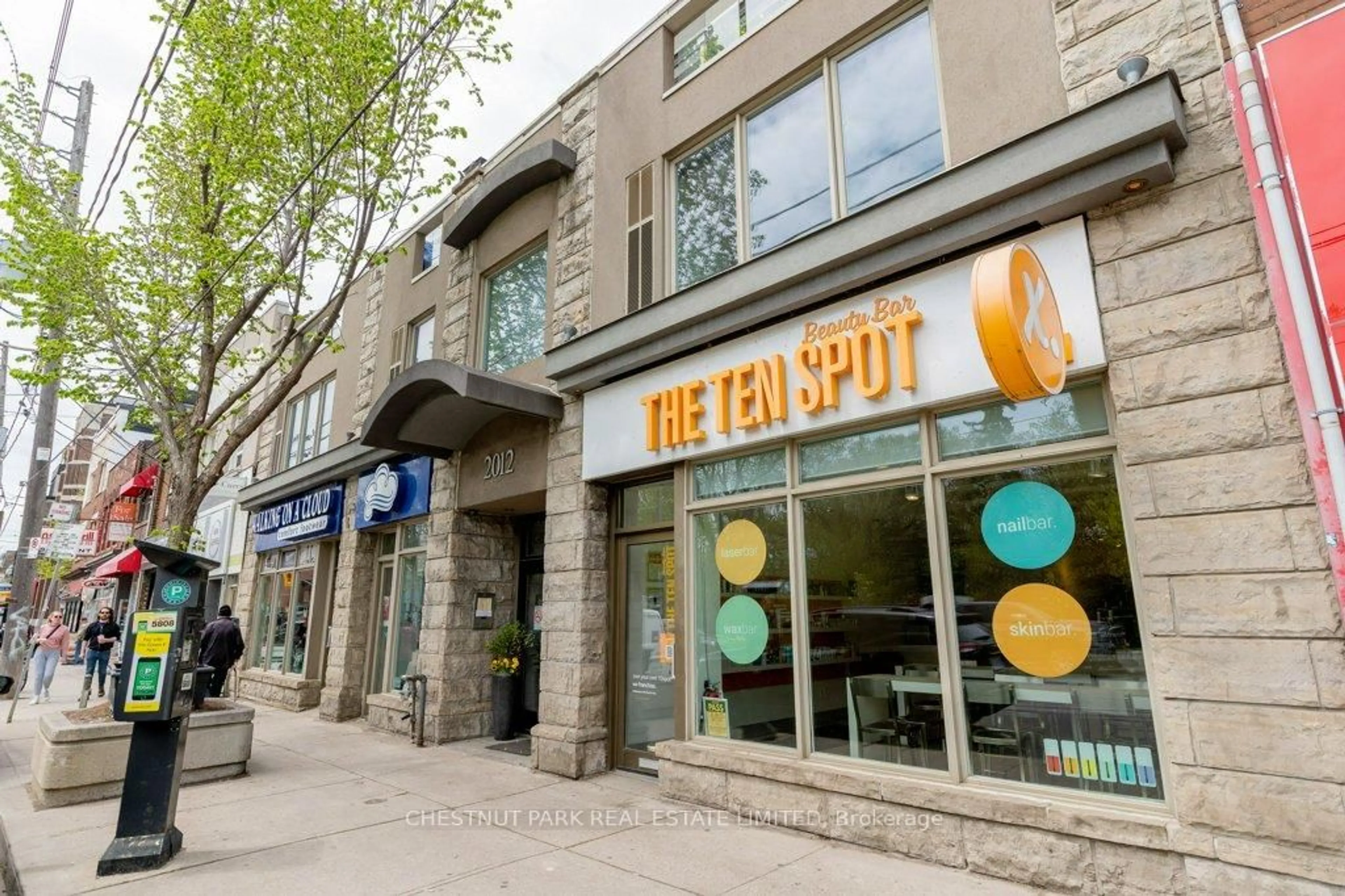 Patio, street for 2012 Queen St #201, Toronto Ontario M4L 1J3
