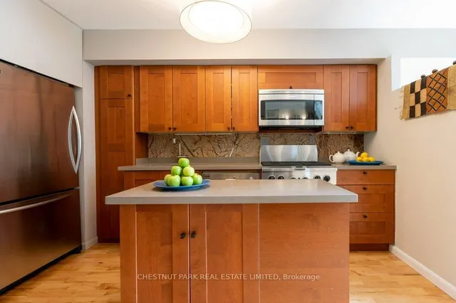 Additional property image - 2012 Queen St Unit 201