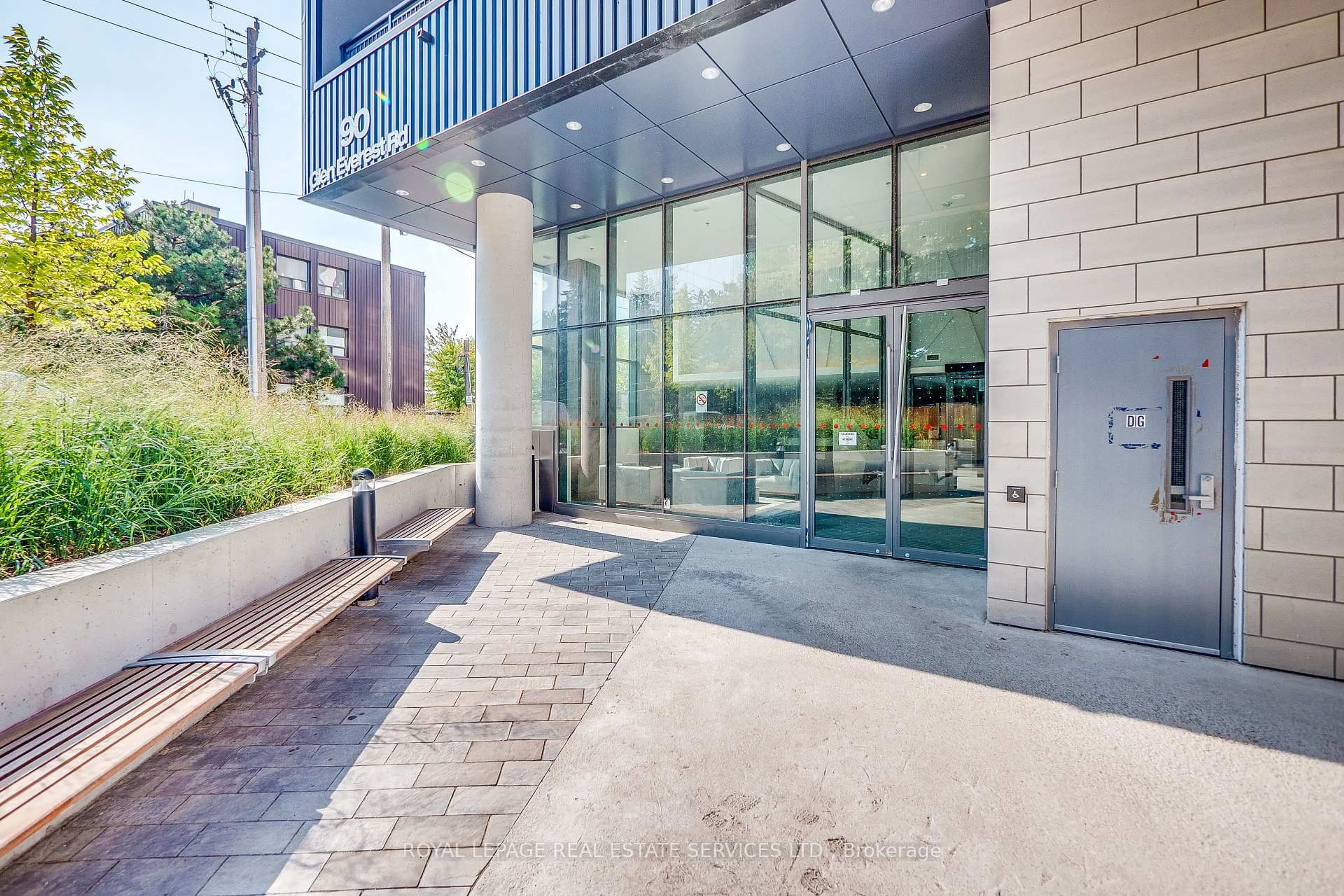 Indoor foyer for 90 Glen Everest Rd #203, Toronto Ontario M1N 0C3