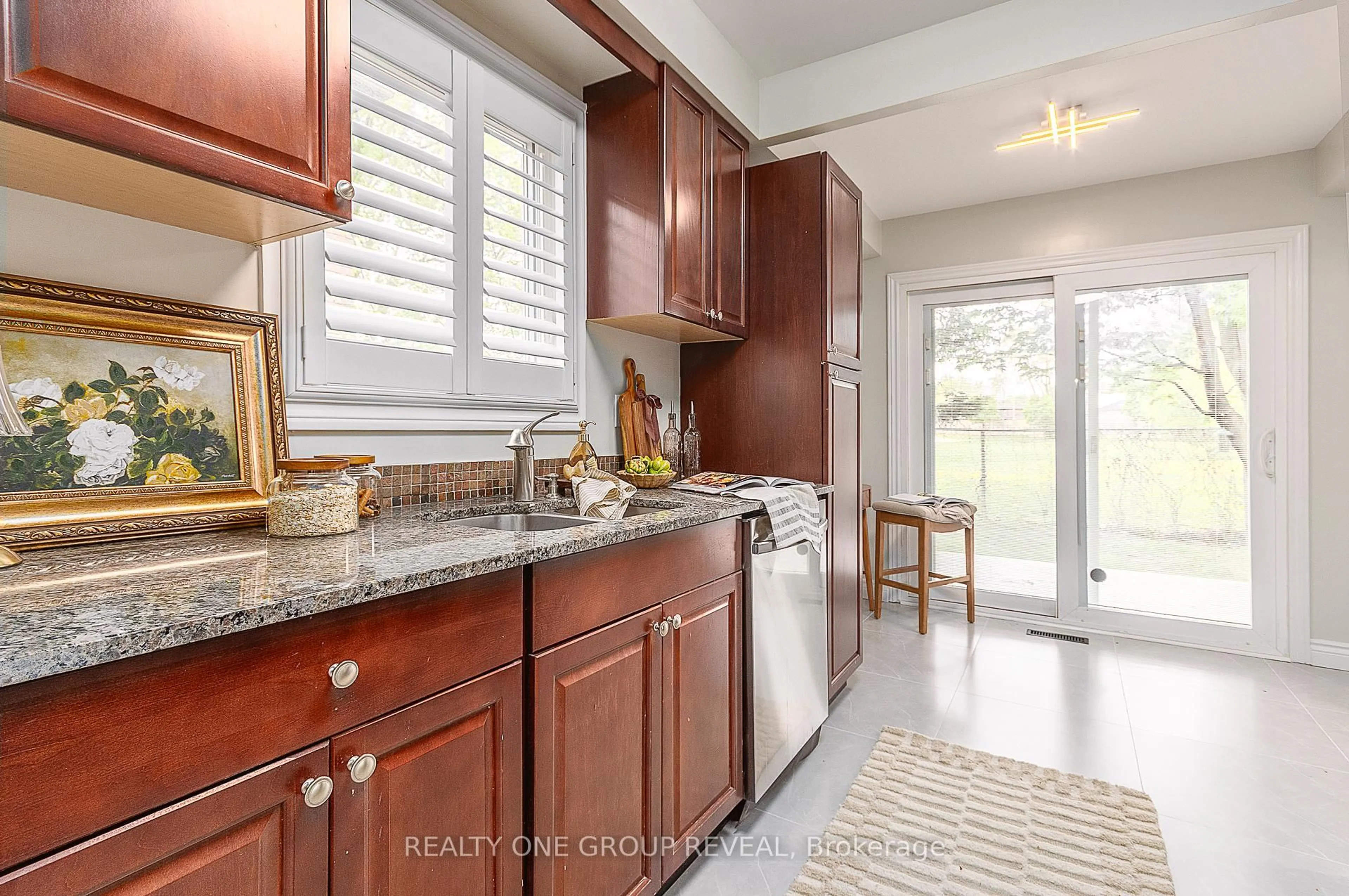 Open concept kitchen, ceramic/tile floor for 46 Chatfield Dr, Ajax Ontario L1T 2G6