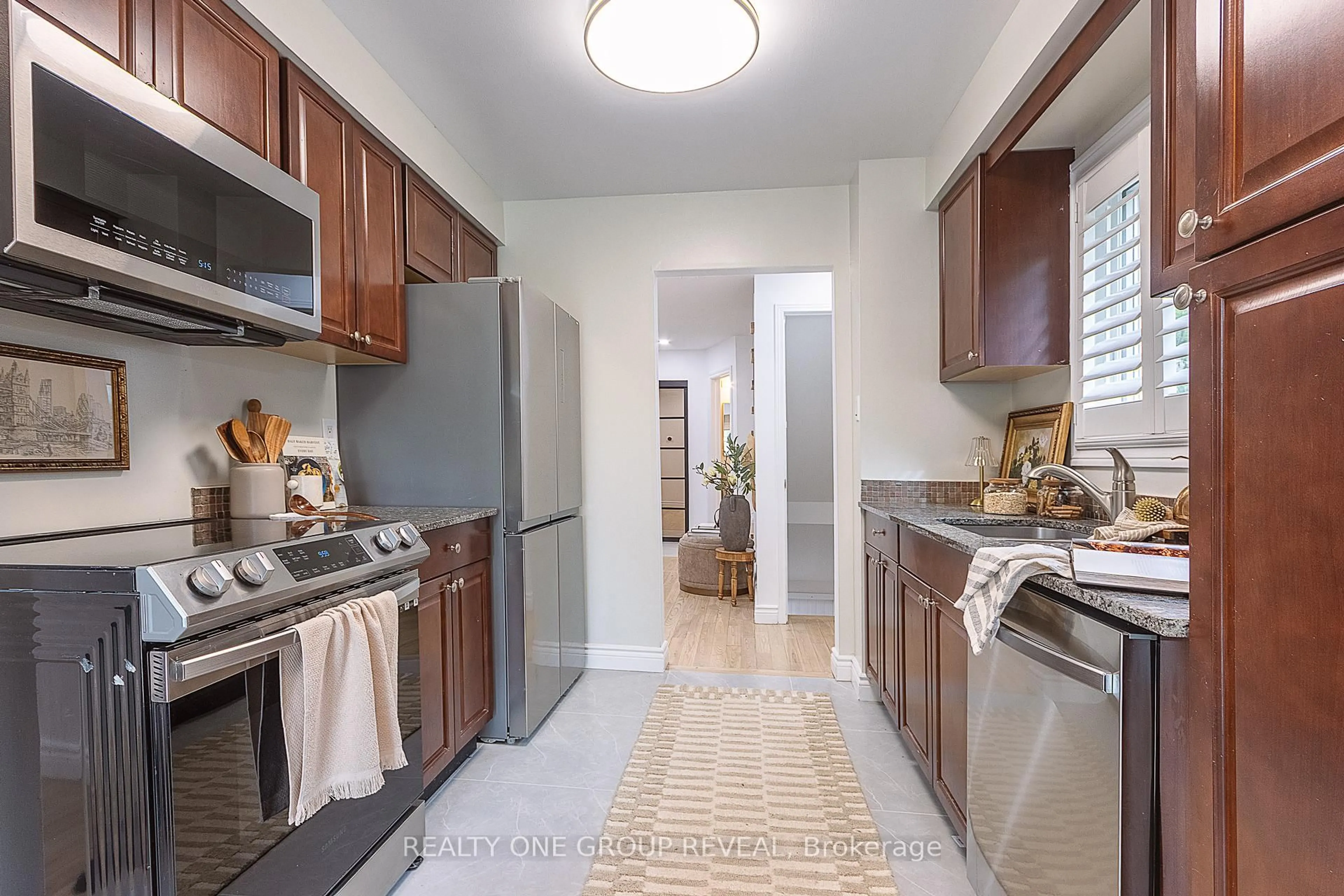 Standard kitchen, unknown for 46 Chatfield Dr, Ajax Ontario L1T 2G6