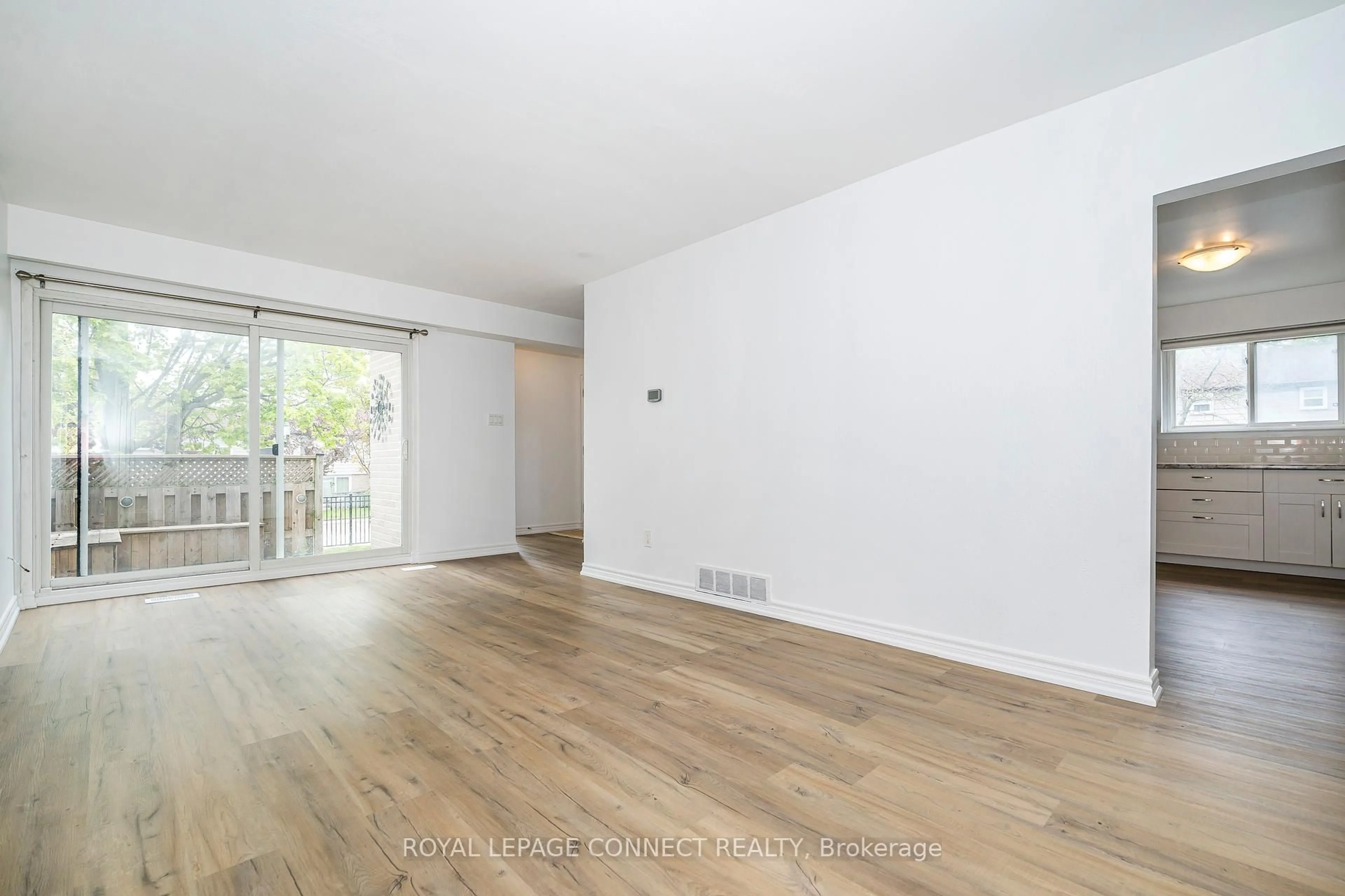 A pic of a room for 925 Bayly St #35, Pickering Ontario L1W 1L4